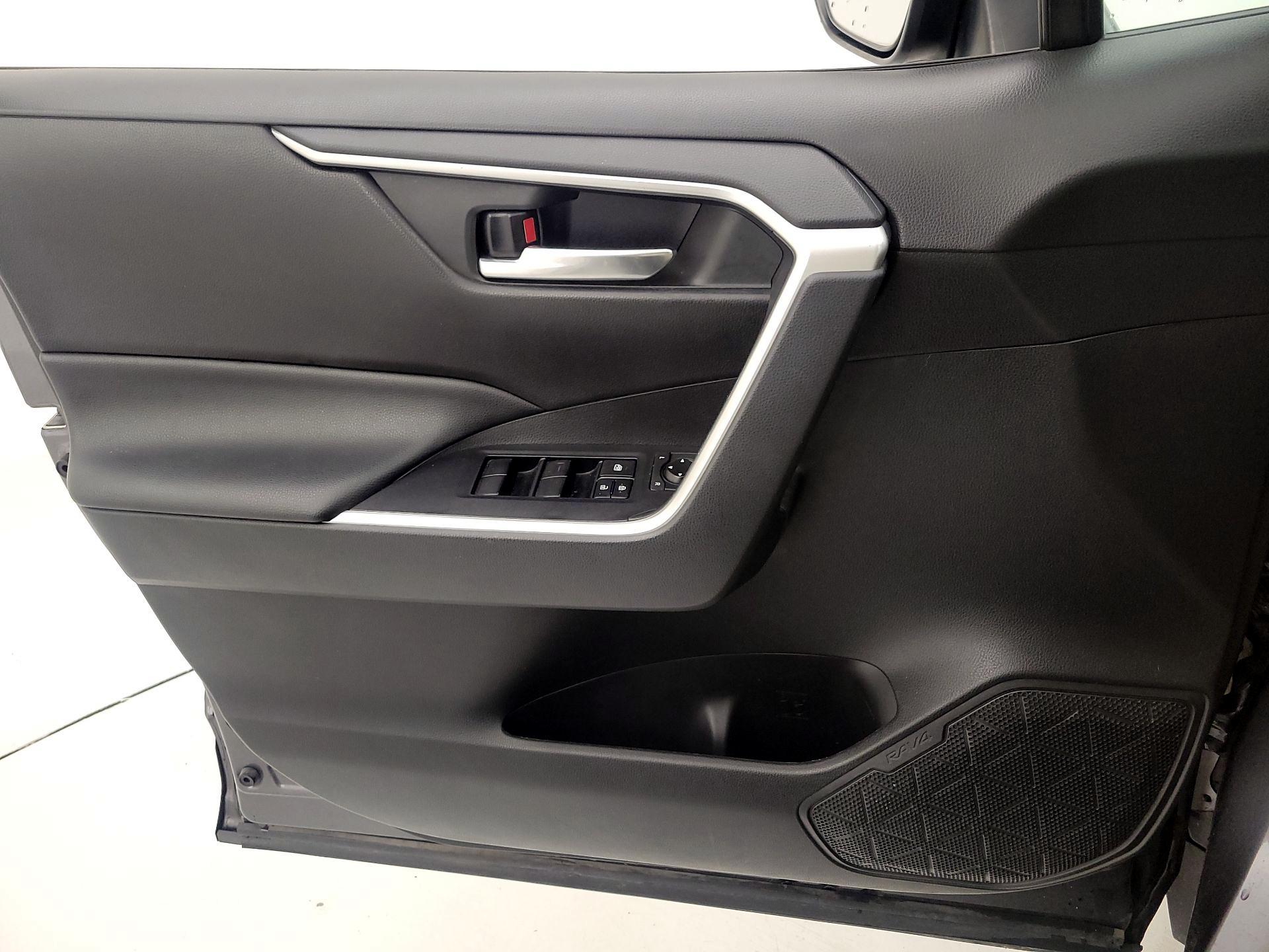 Thumbnail: 2021 Toyota RAV4 - 12