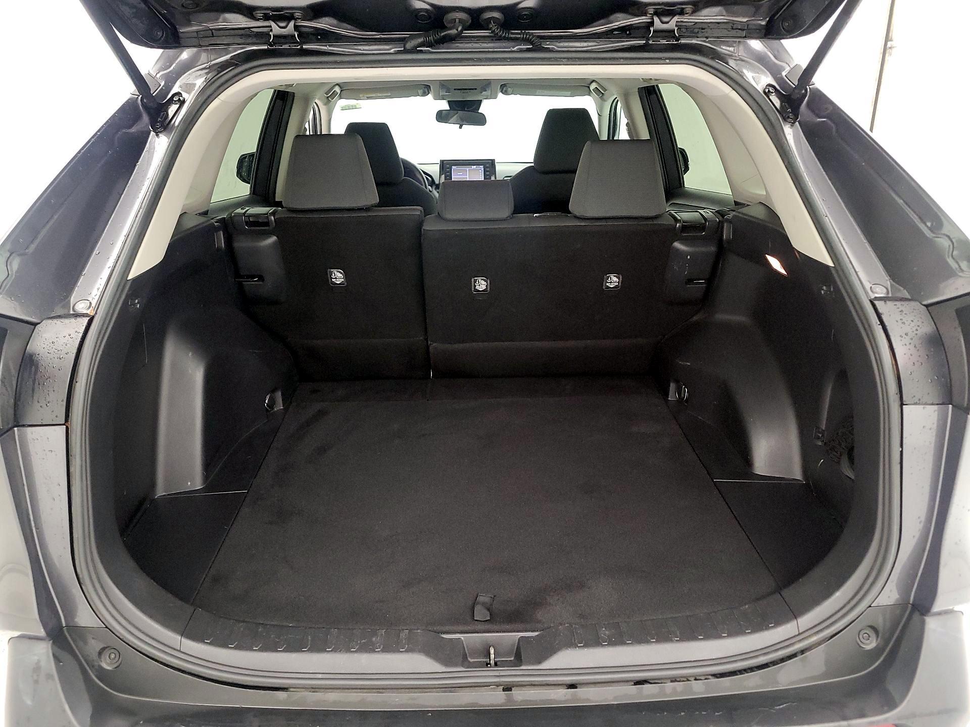 Thumbnail: 2021 Toyota RAV4 - 20