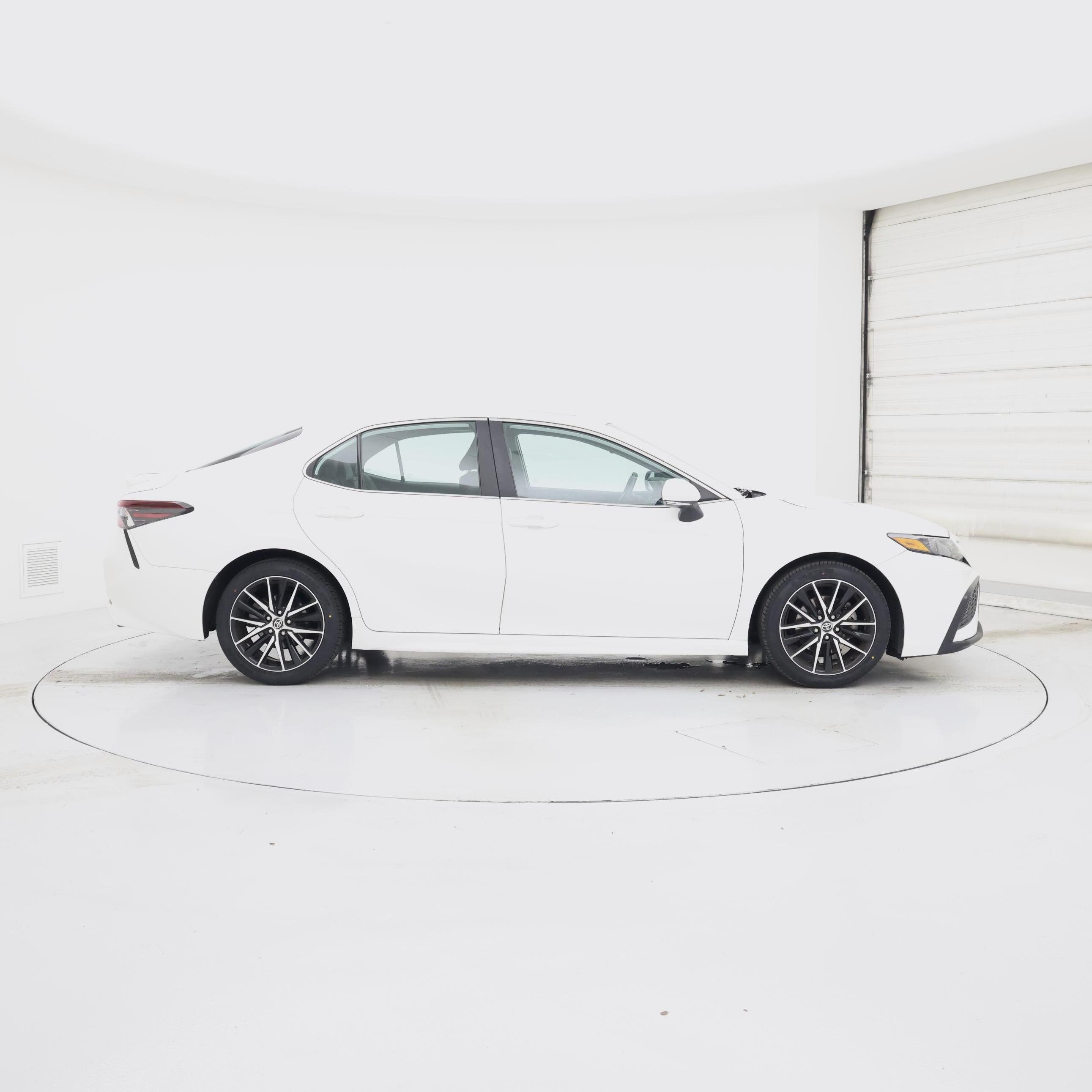 Thumbnail: 2021 Toyota Camry - 7