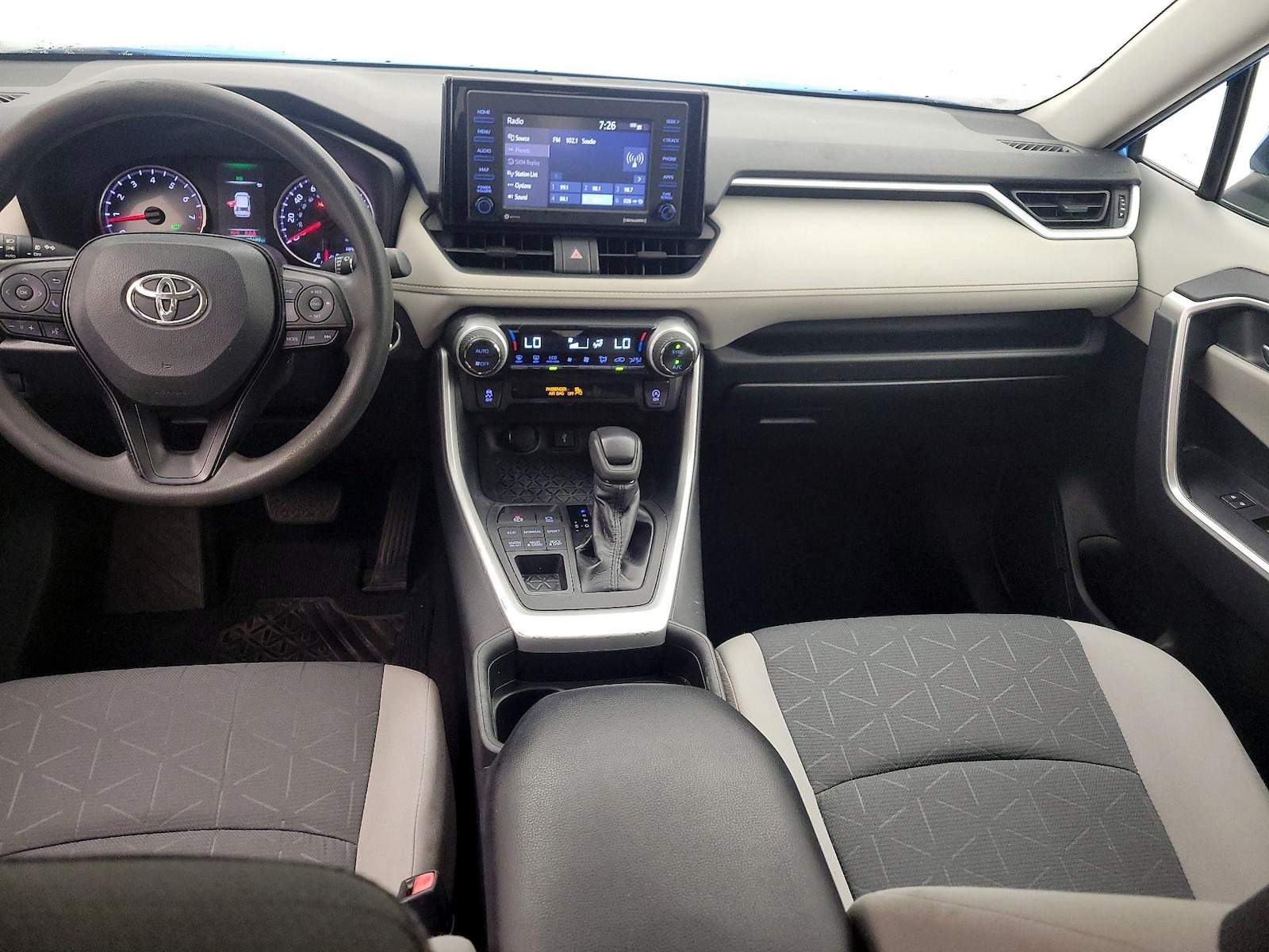 2020 Toyota RAV4 XLE - Photo 10