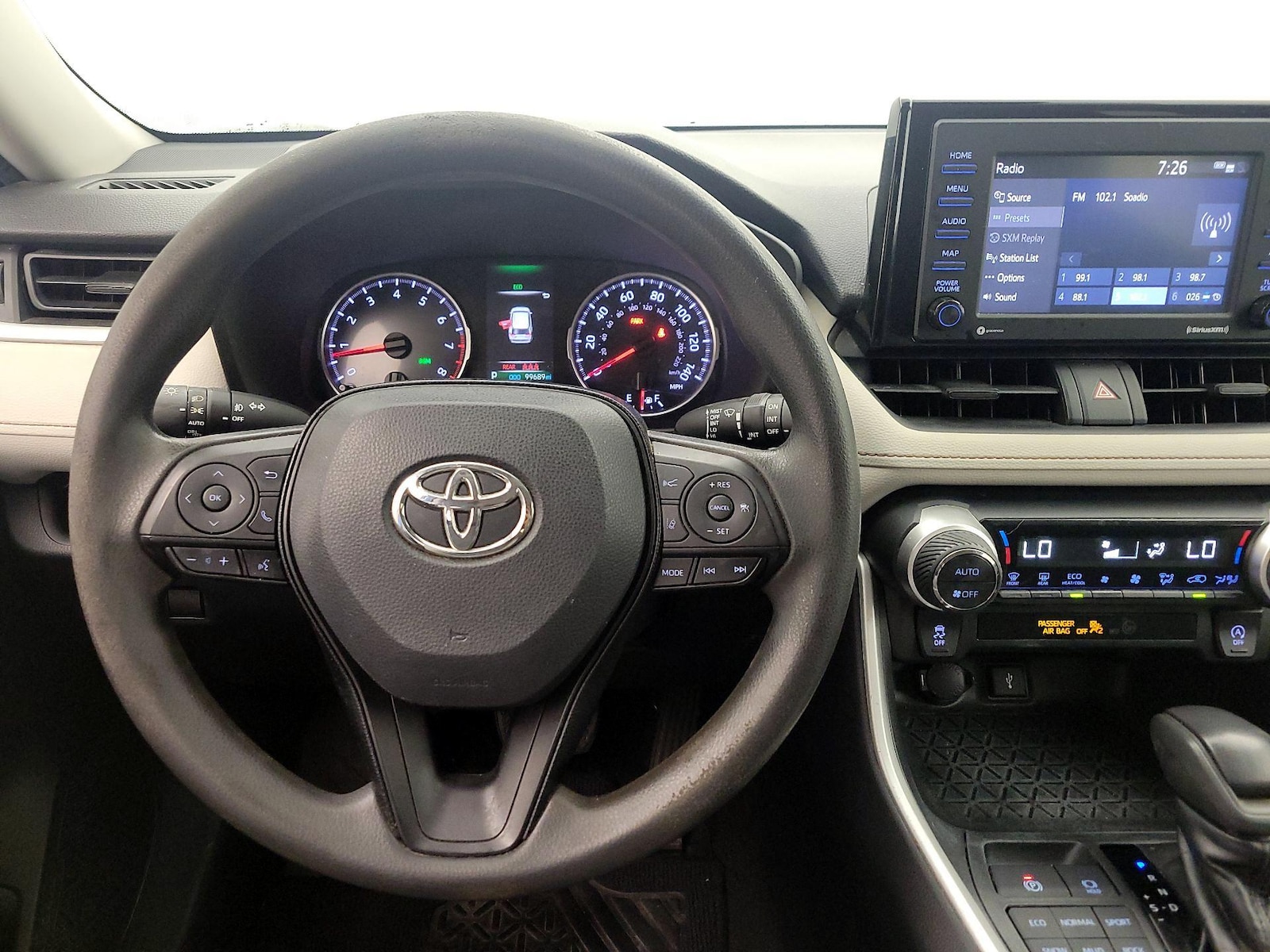 2020 Toyota RAV4 XLE - Photo 11