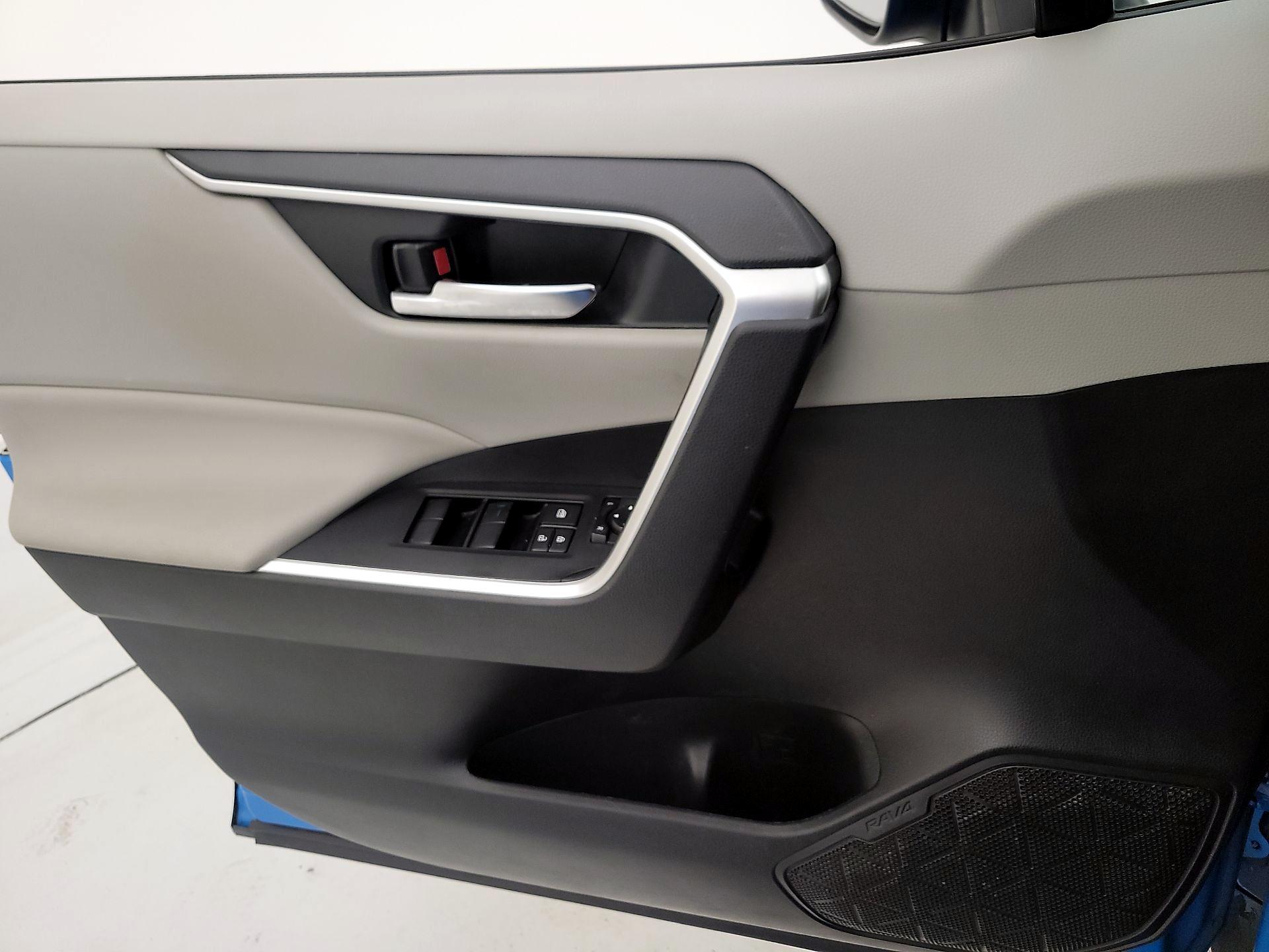 Thumbnail: 2020 Toyota RAV4 - 12
