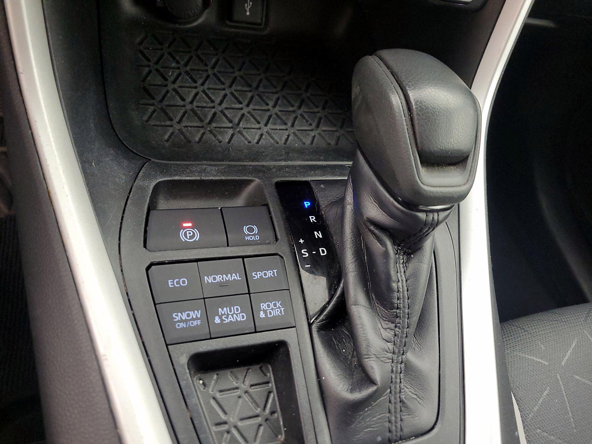 Thumbnail: 2020 Toyota RAV4 - 15