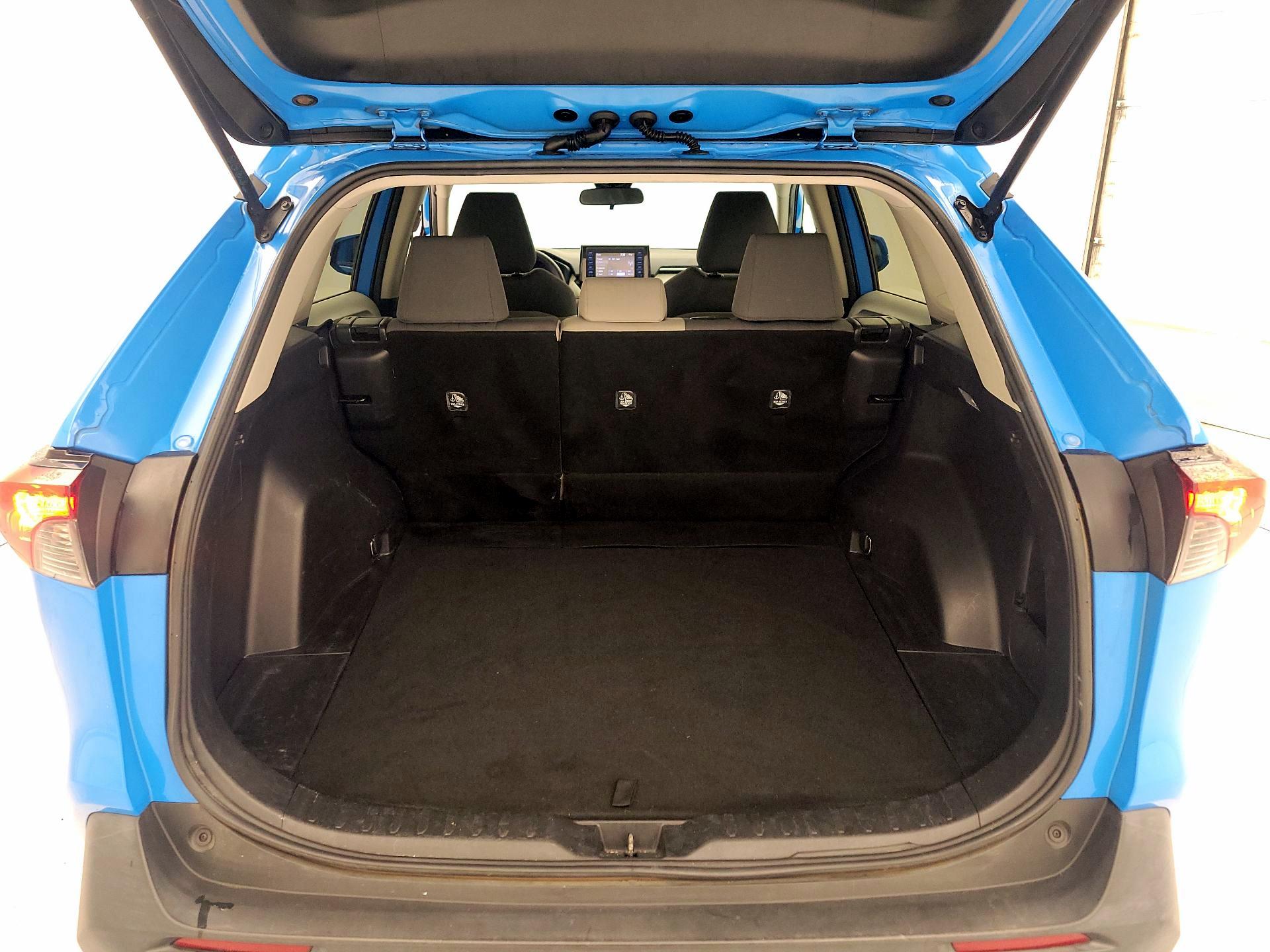 Thumbnail: 2020 Toyota RAV4 - 16