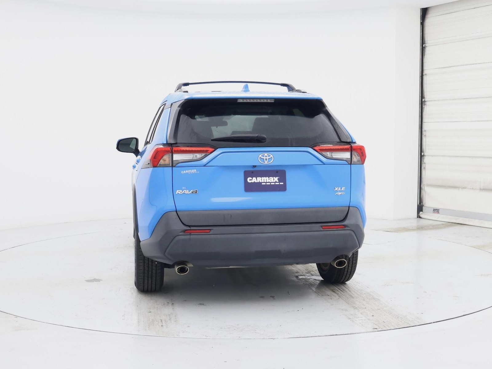 2020 Toyota RAV4 XLE - Photo 7