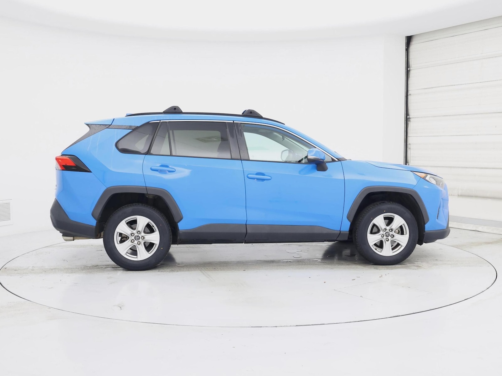 2020 Toyota RAV4 XLE - Photo 8