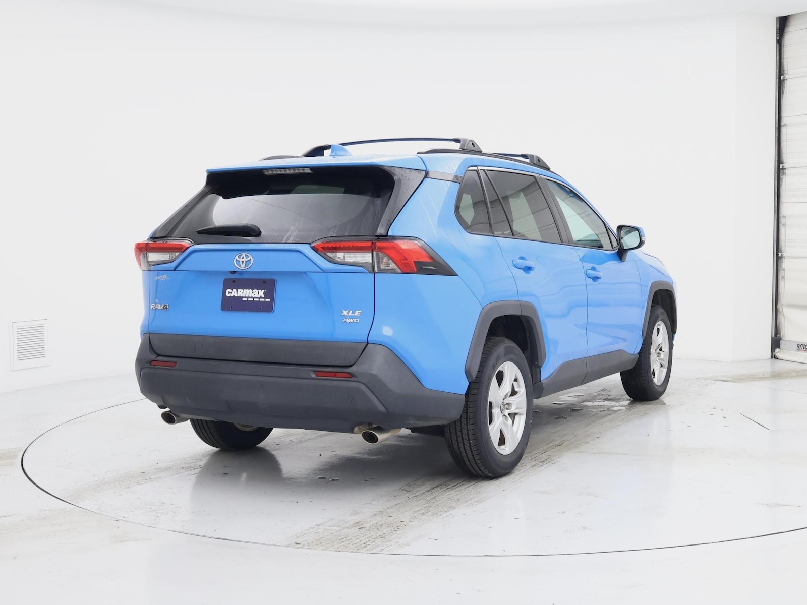 2020 Toyota RAV4 XLE - Photo 9