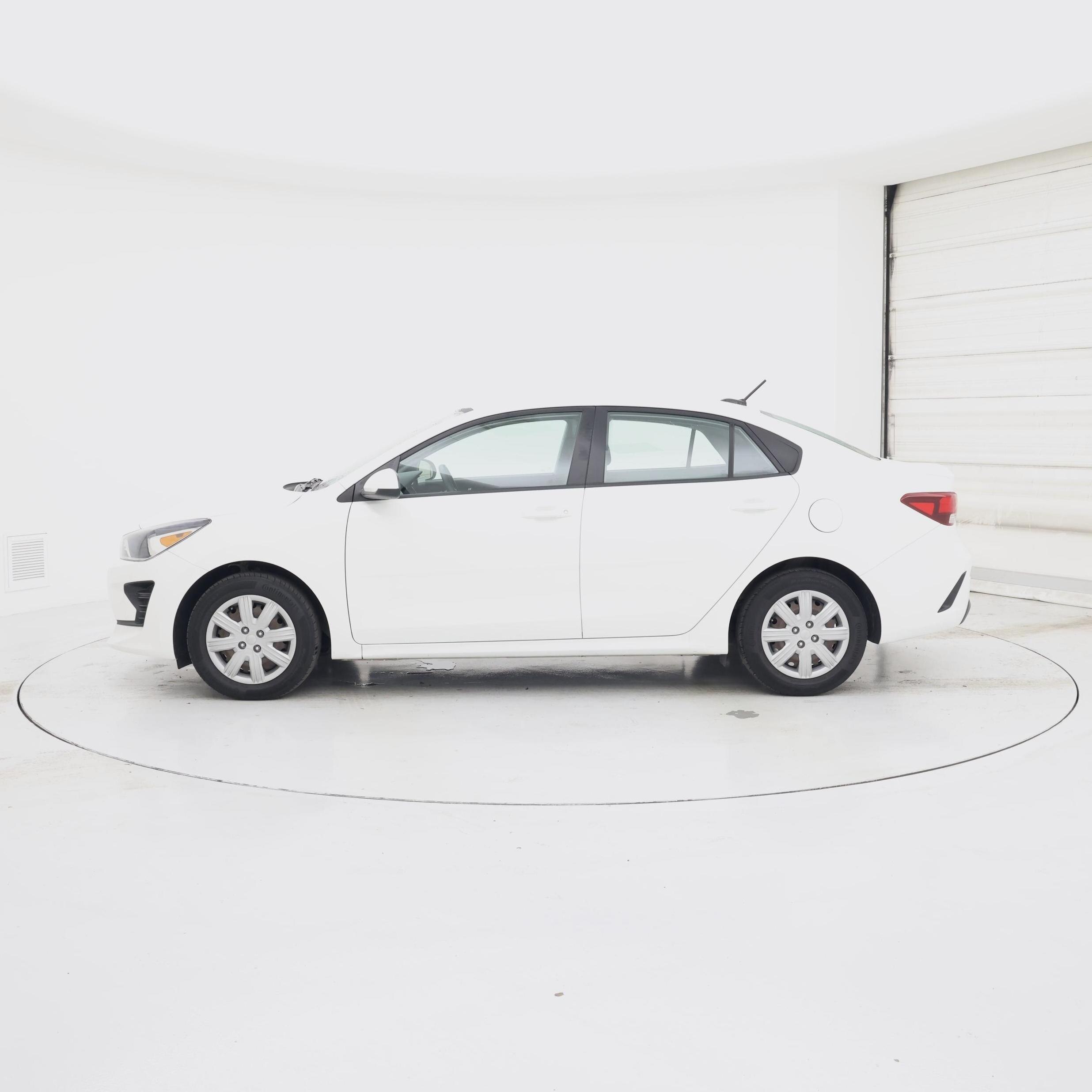 Thumbnail: 2022 Kia Rio - 3