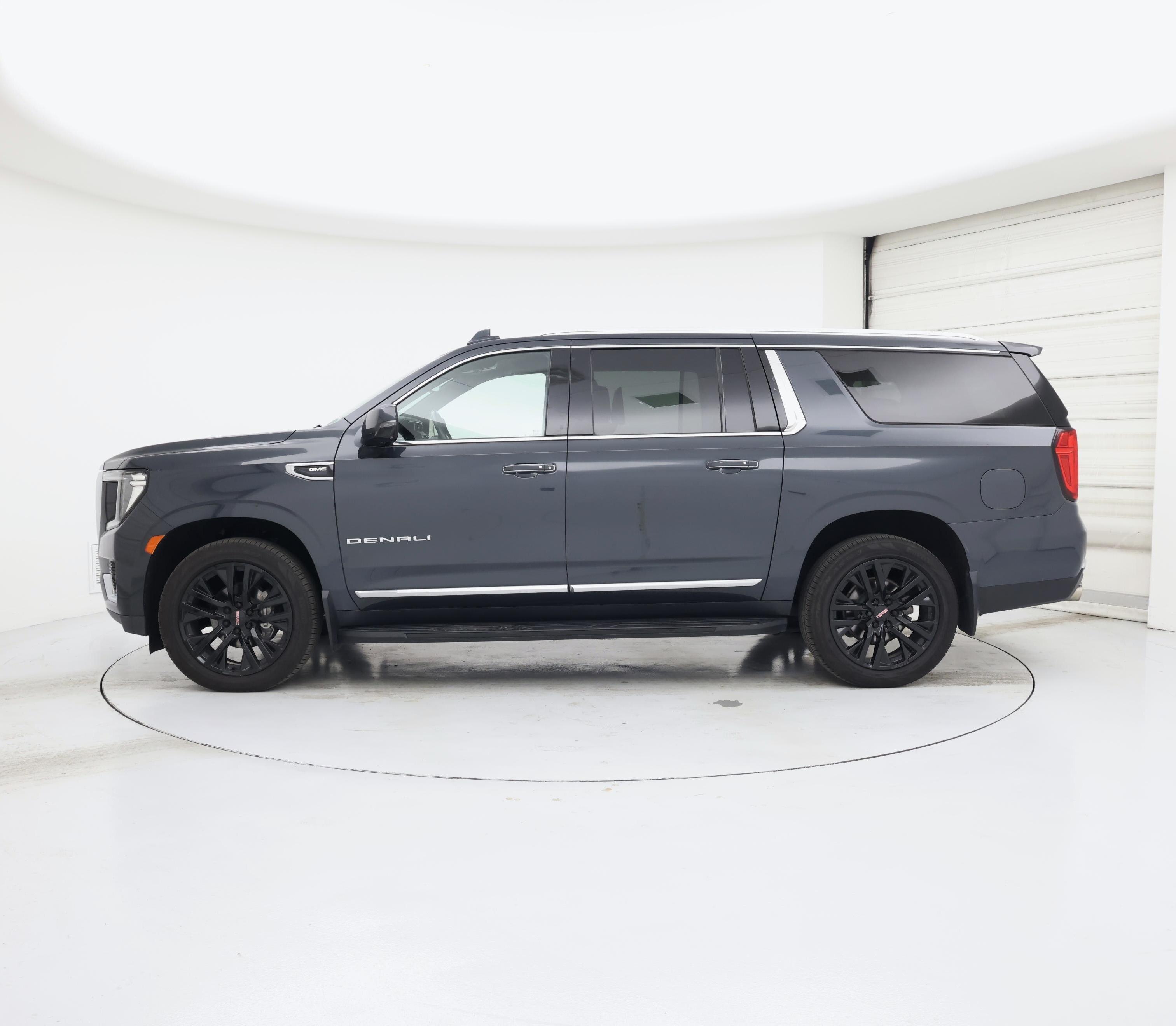 Thumbnail: 2021 GMC Yukon XL - 3