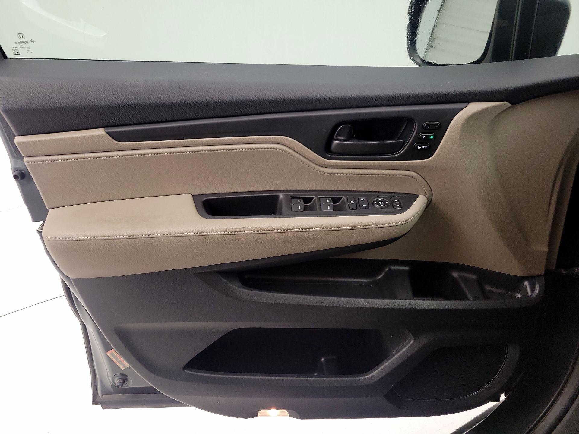 Thumbnail: 2018 Honda Odyssey - 12