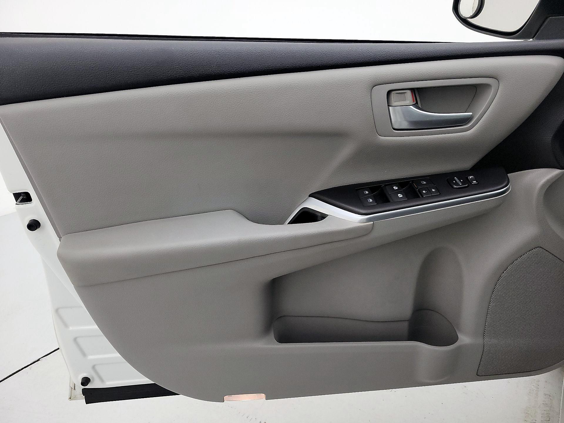 Thumbnail: 2017 Toyota Camry - 12