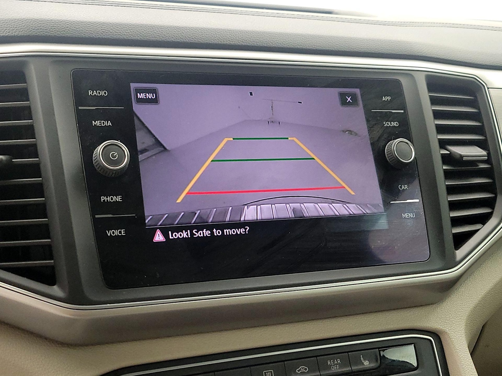 2018 Volkswagen Atlas SE - Photo 15