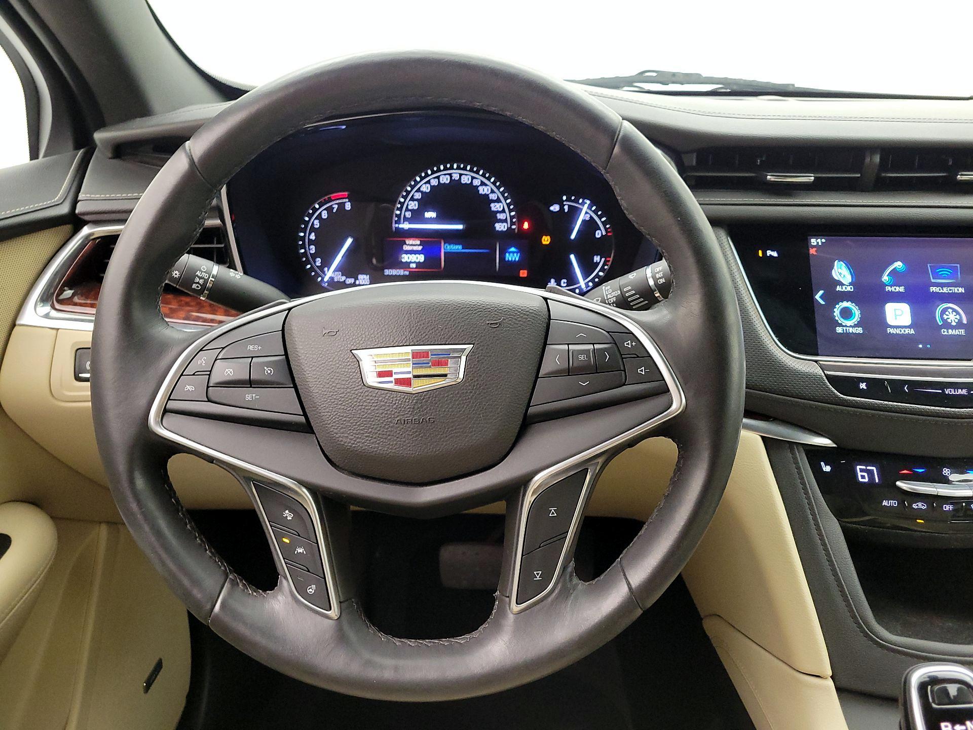 Thumbnail: 2017 Cadillac XT5 - 10