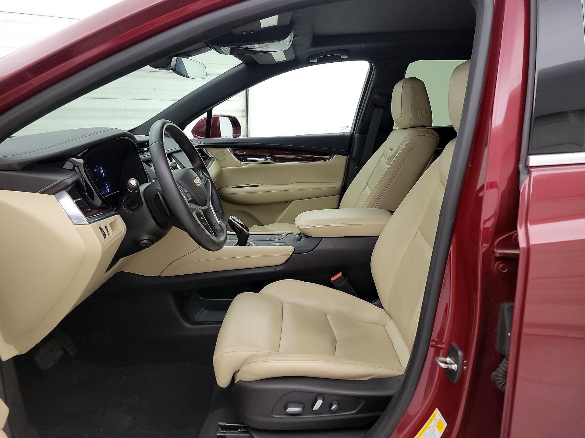 Thumbnail: 2017 Cadillac XT5 - 11