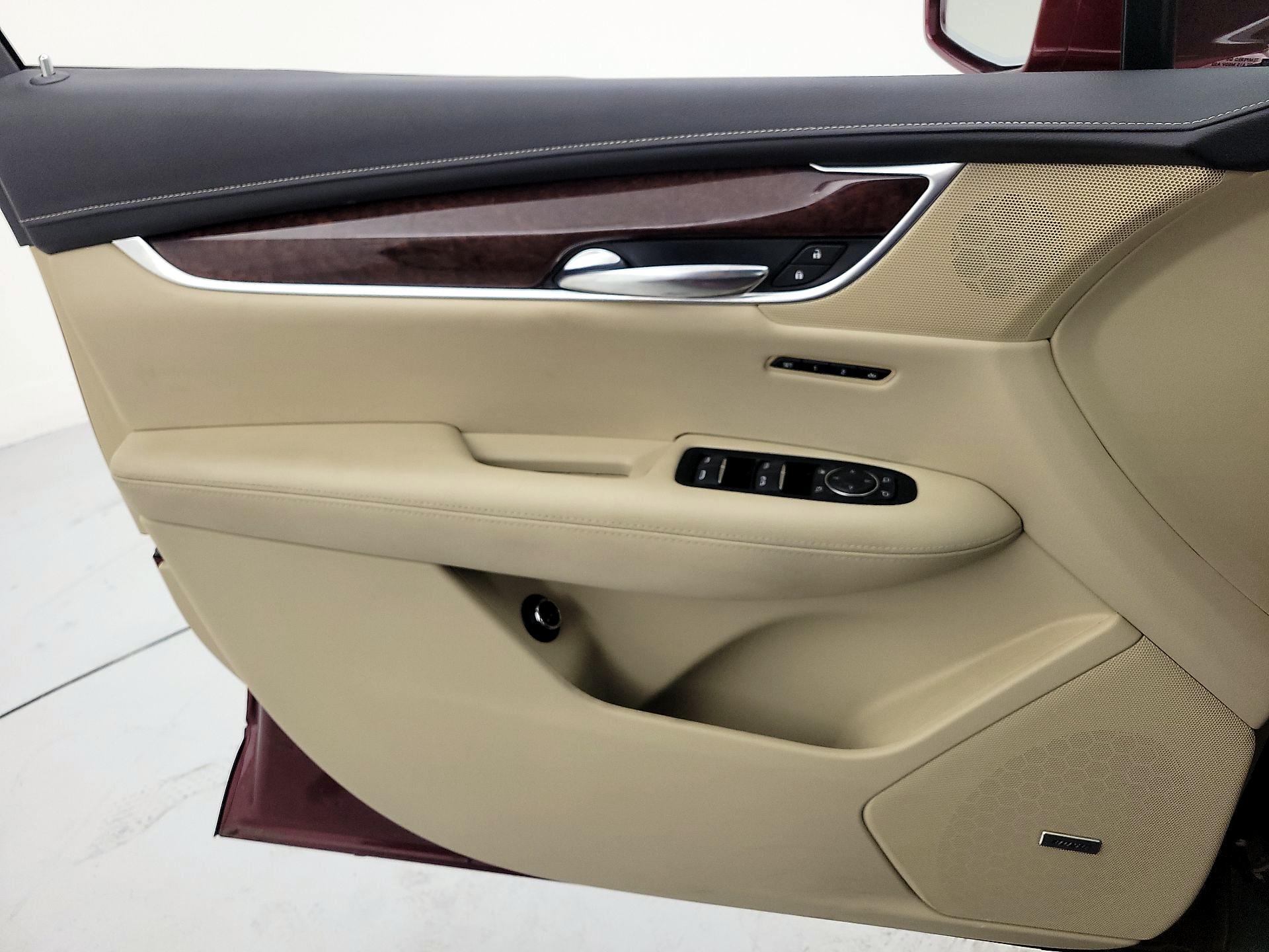 Thumbnail: 2017 Cadillac XT5 - 12