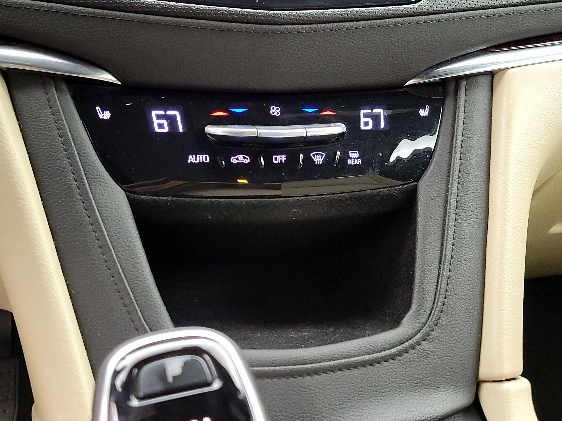 Thumbnail: 2017 Cadillac XT5 - 16
