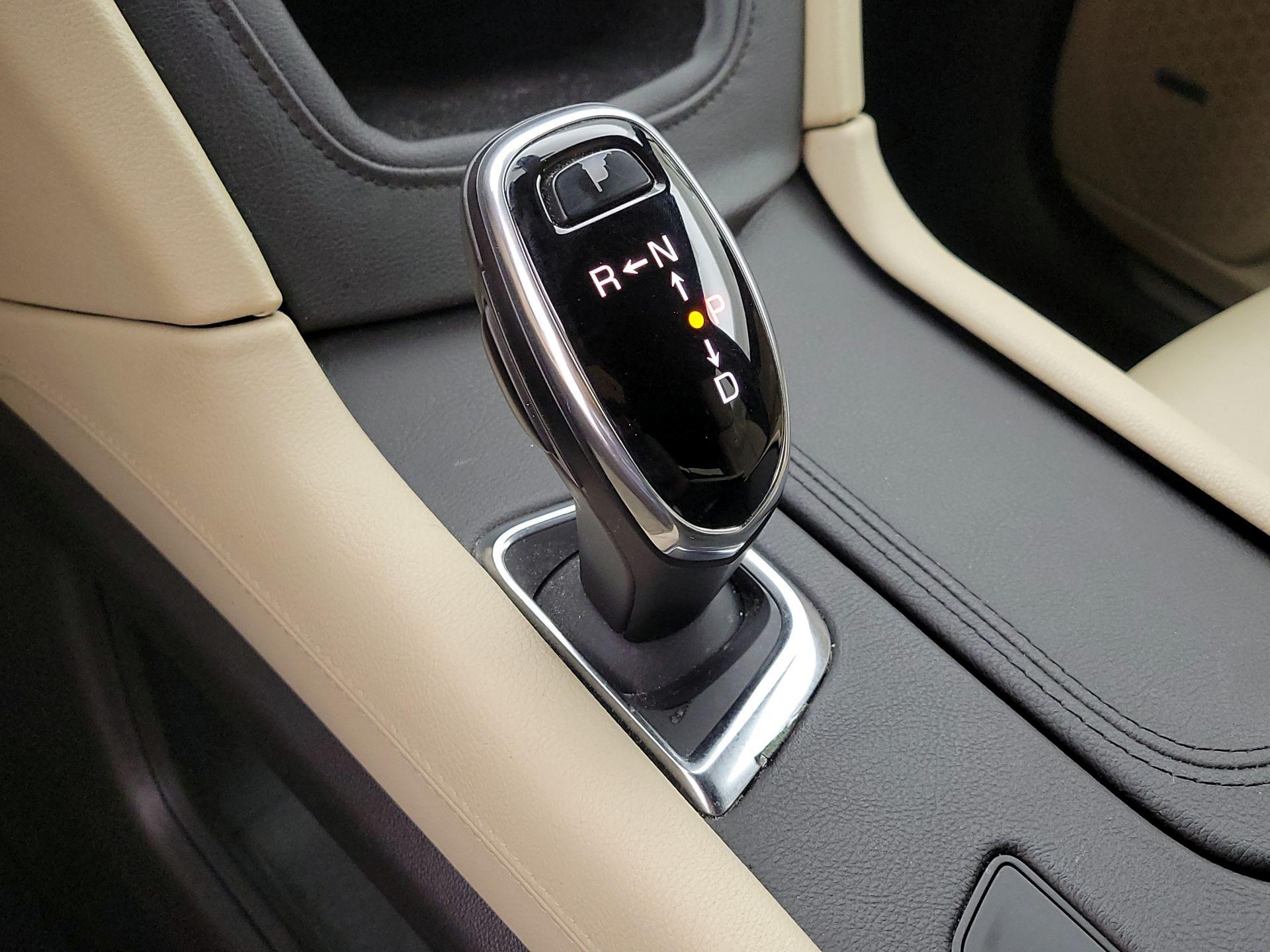 Thumbnail: 2017 Cadillac XT5 - 17