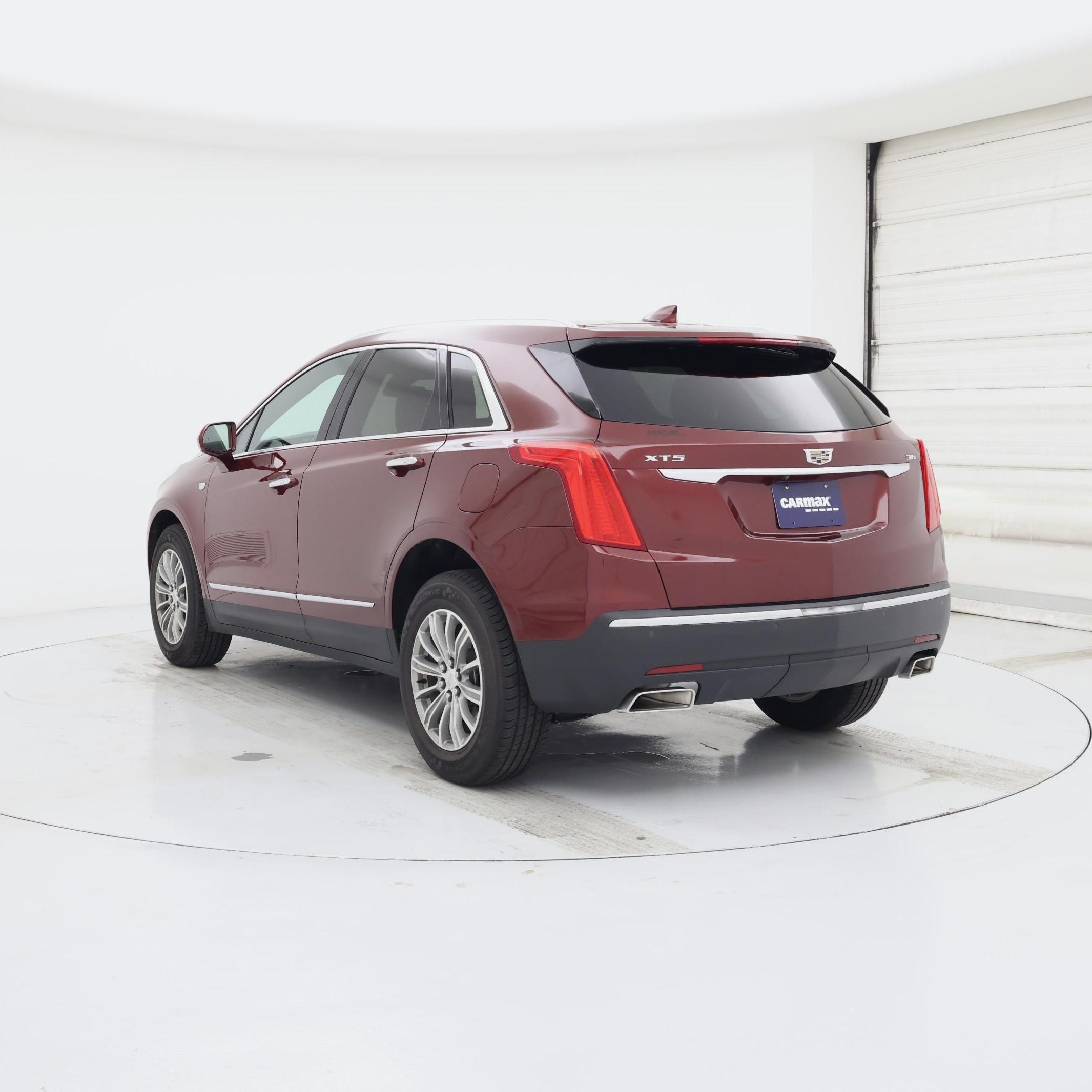 Thumbnail: 2017 Cadillac XT5 - 2