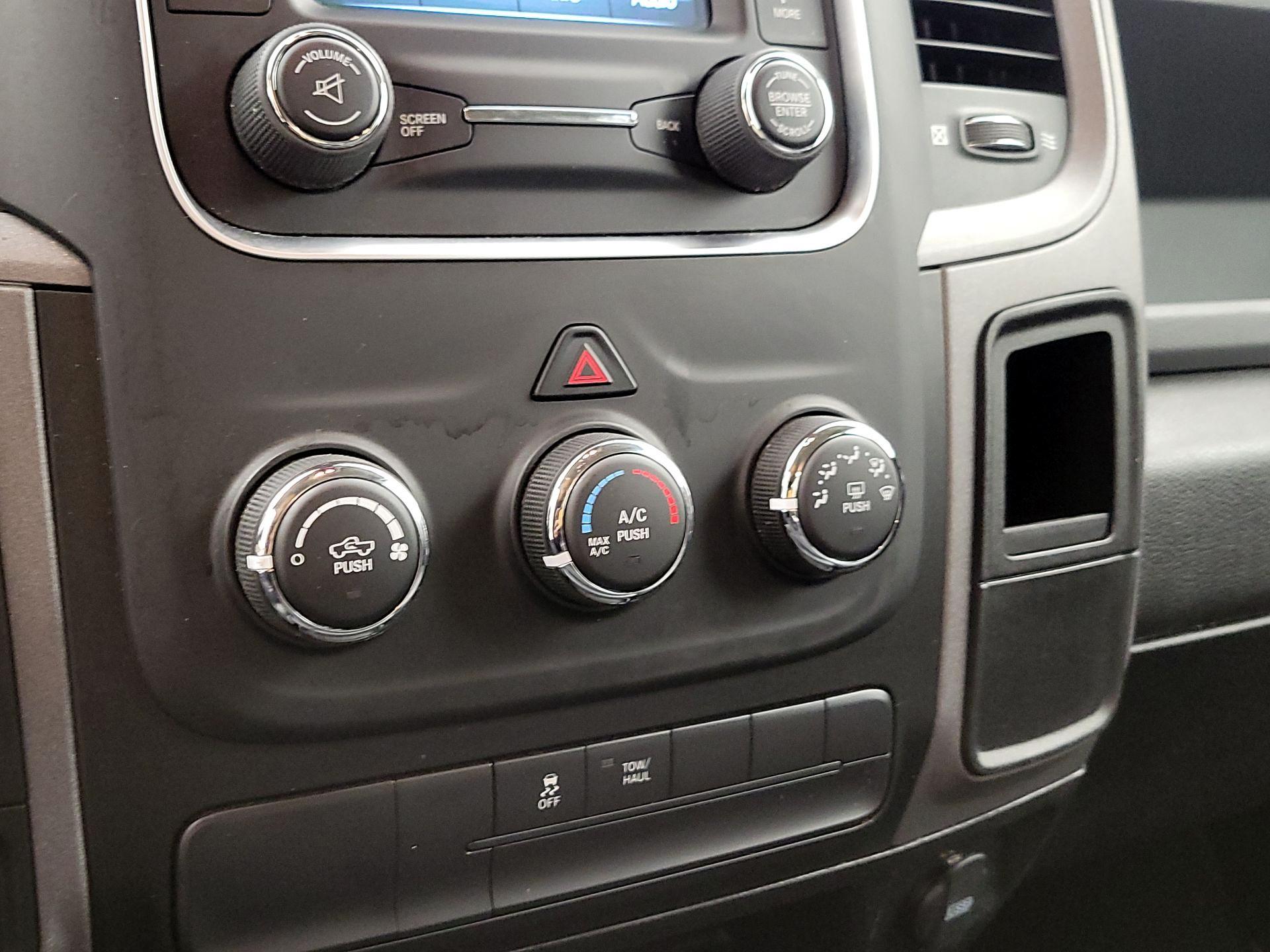 Thumbnail: 2020 RAM 1500 Classic - 16