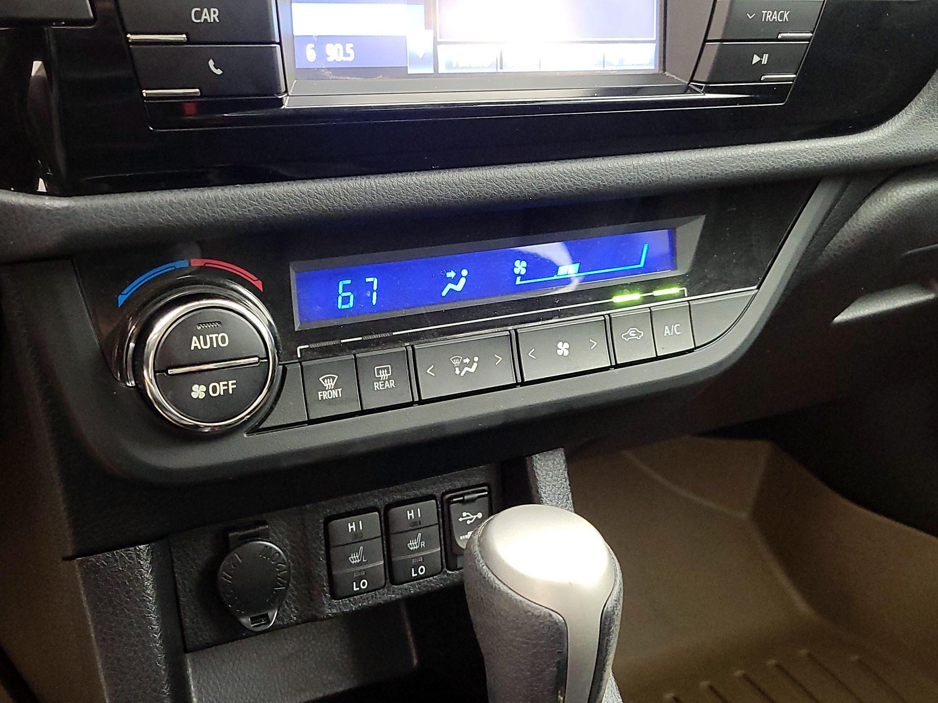 Thumbnail: 2014 Toyota Corolla - 16