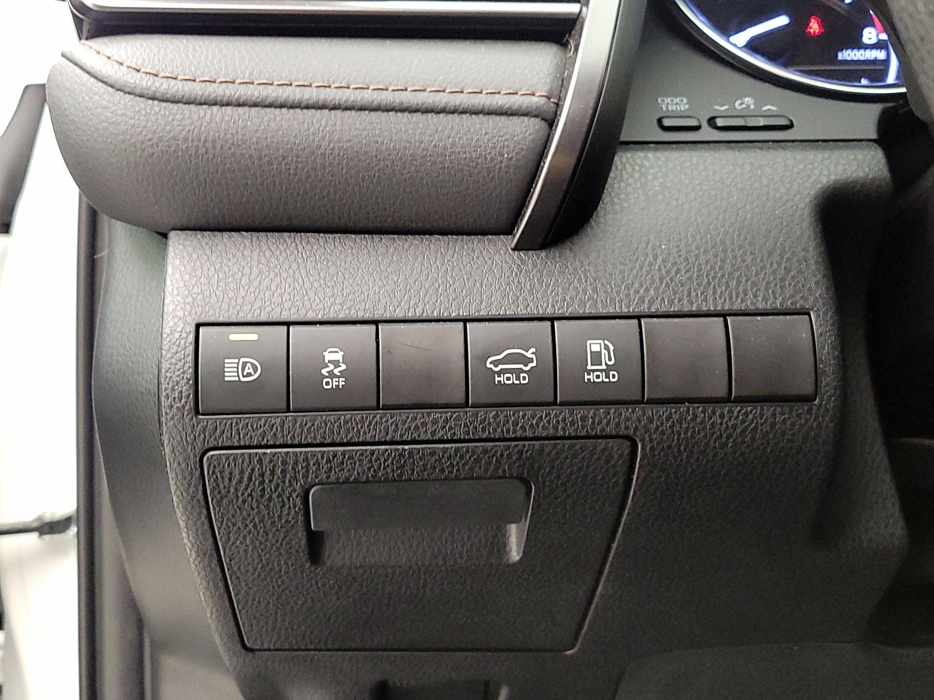 Thumbnail: 2020 Toyota Camry - 13