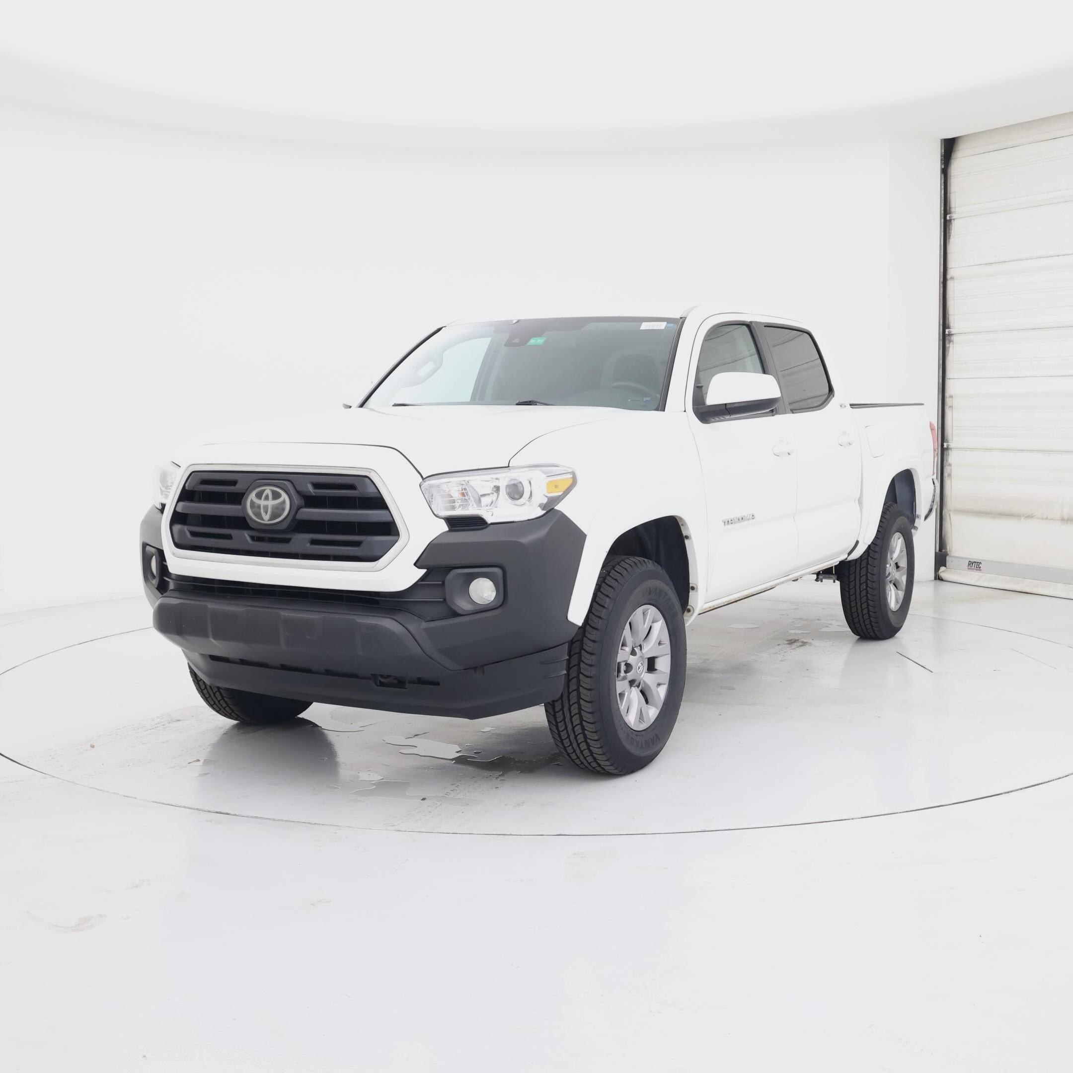 Thumbnail: 2019 Toyota Tacoma - 4