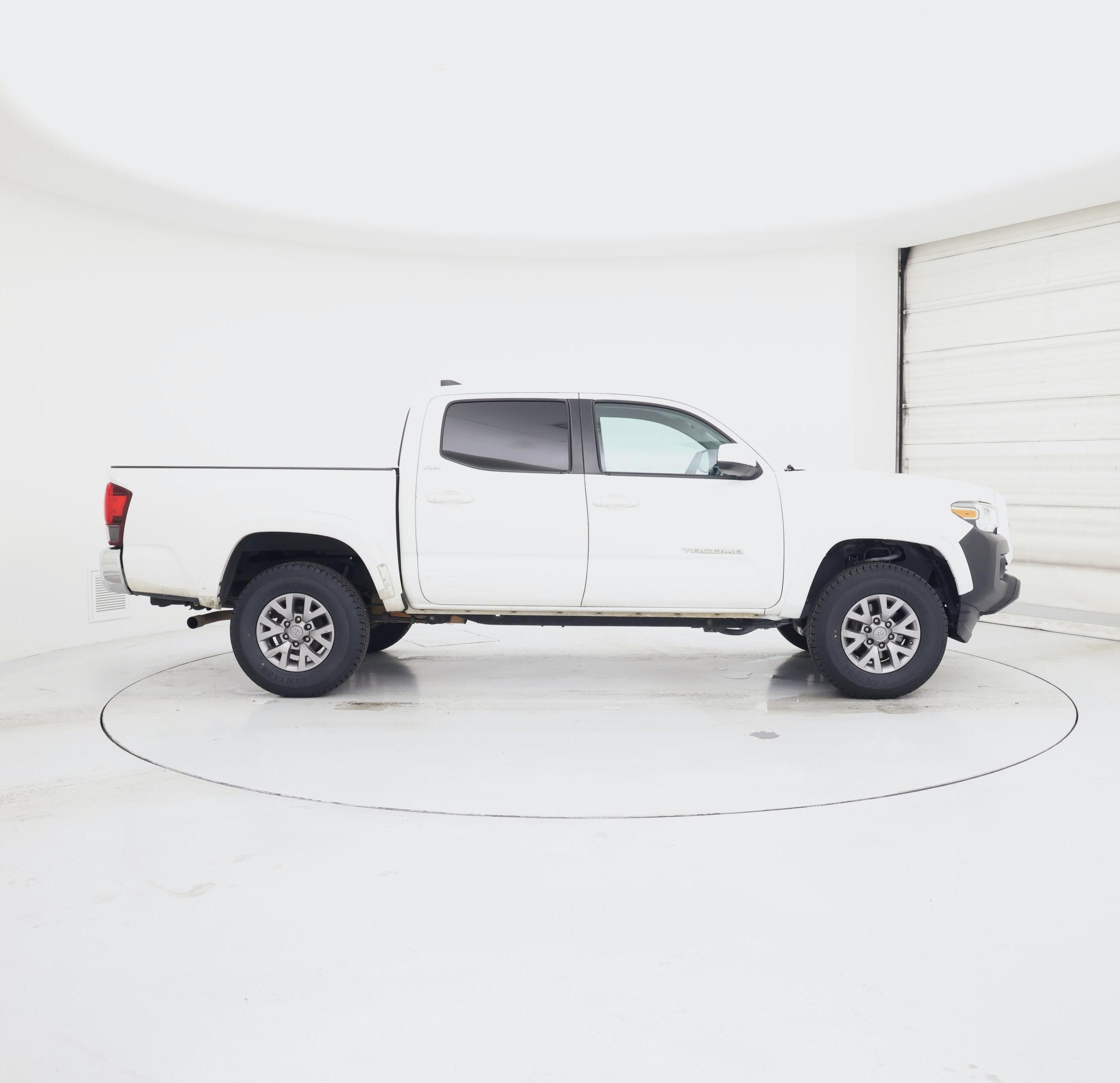 Thumbnail: 2019 Toyota Tacoma - 7