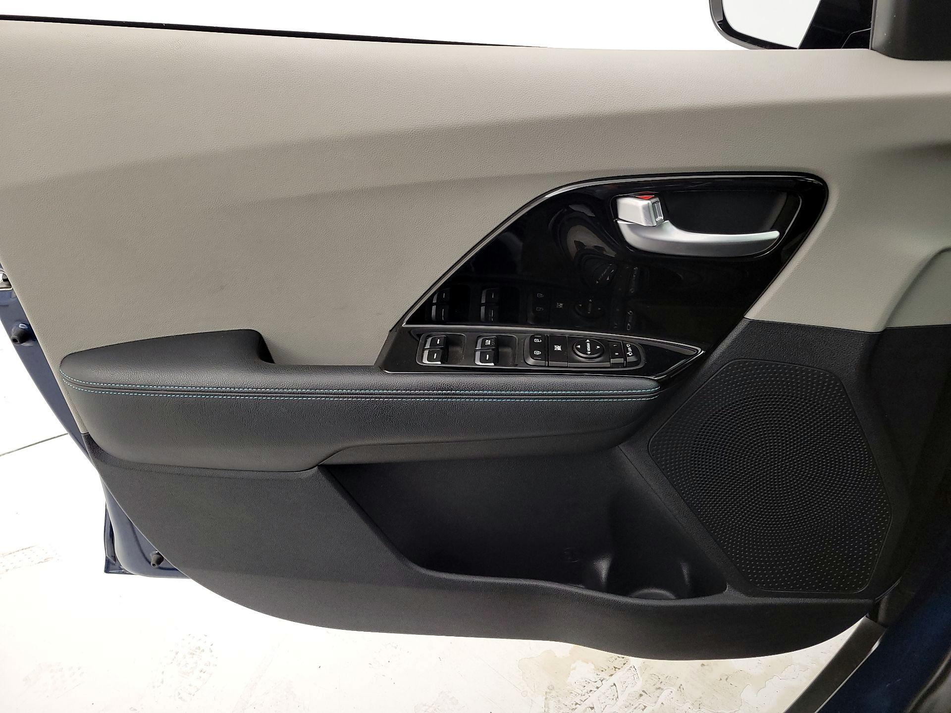 Thumbnail: 2020 Kia Niro - 12