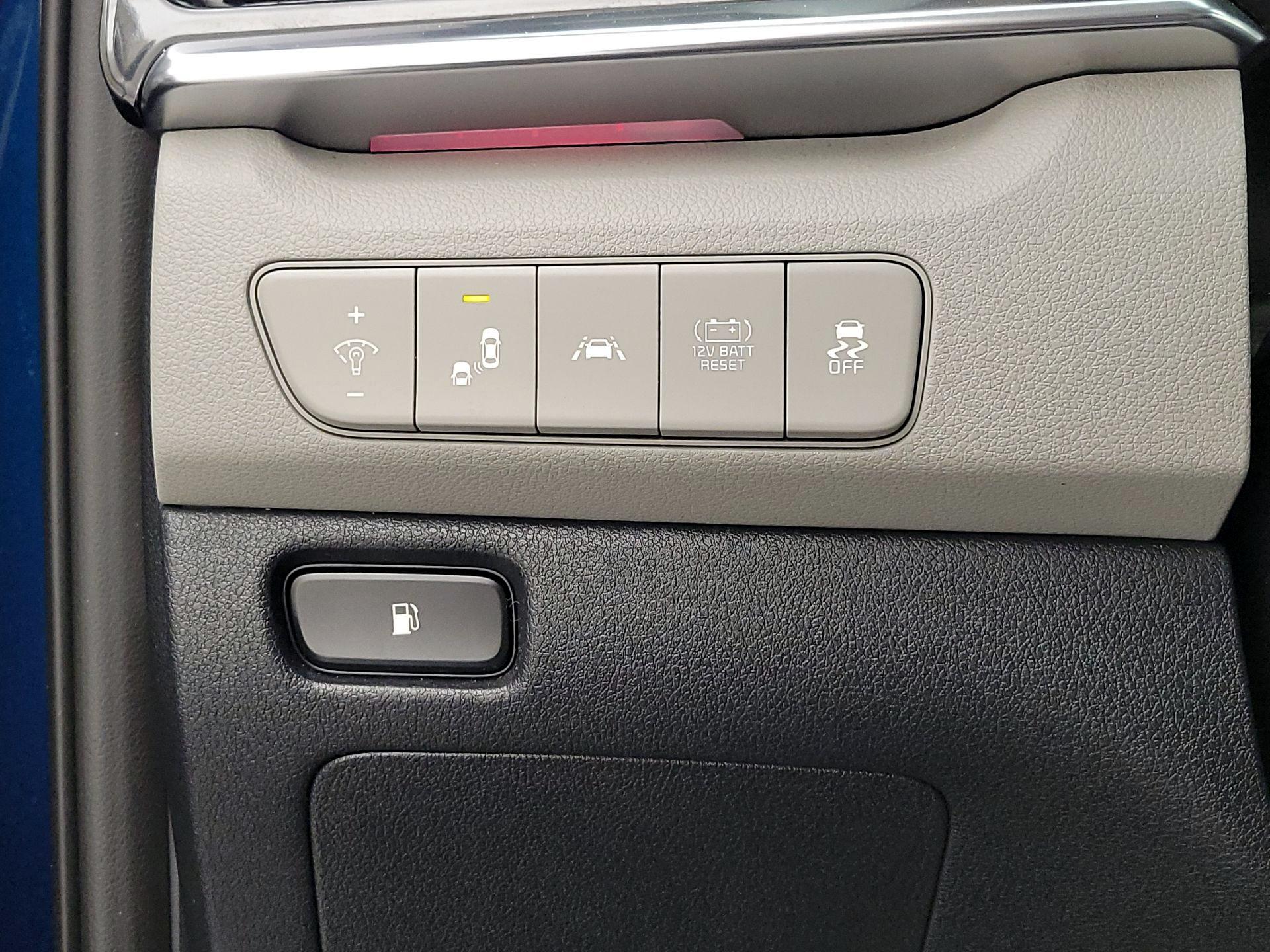 Thumbnail: 2020 Kia Niro - 13