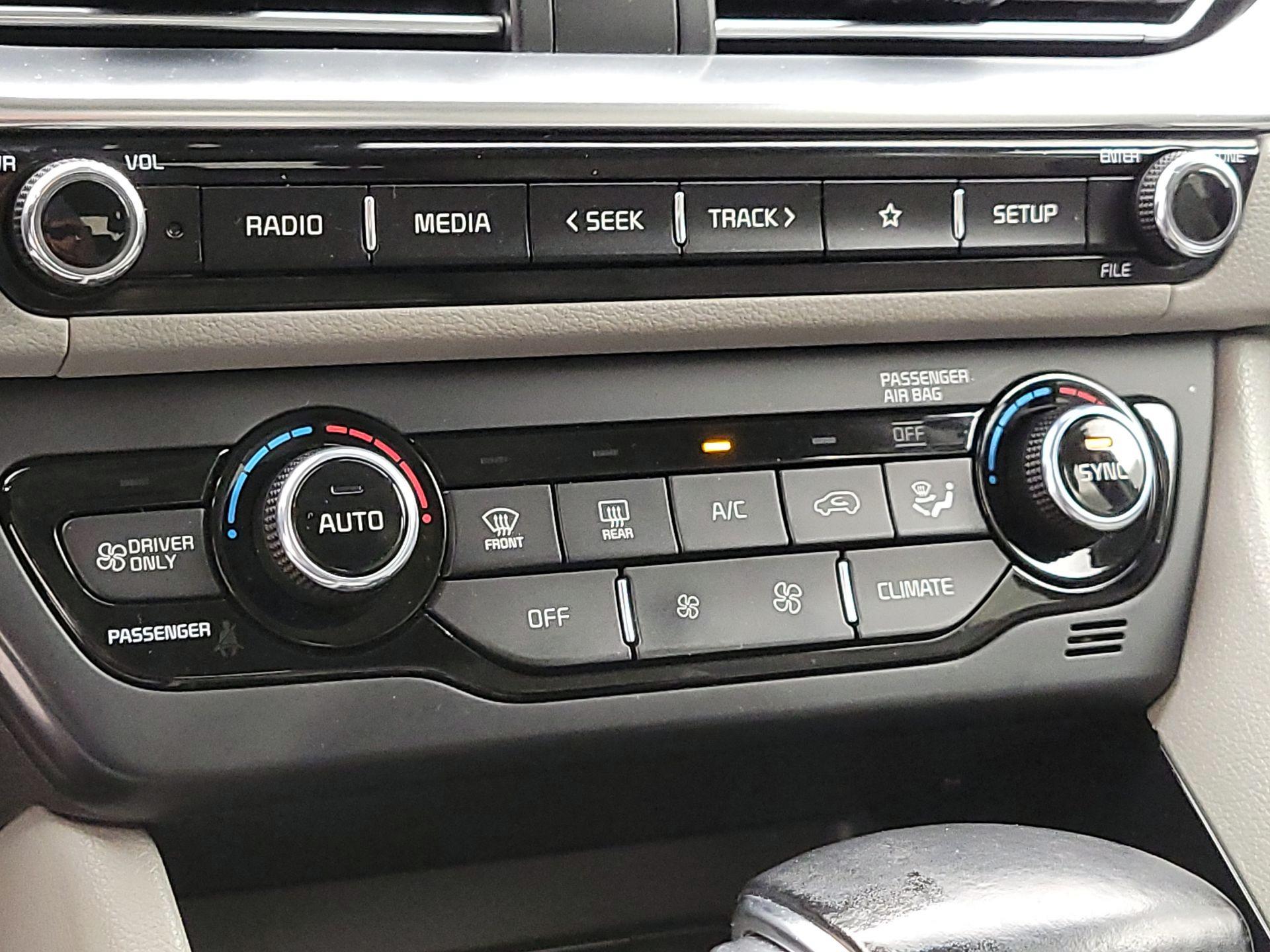 Thumbnail: 2020 Kia Niro - 16