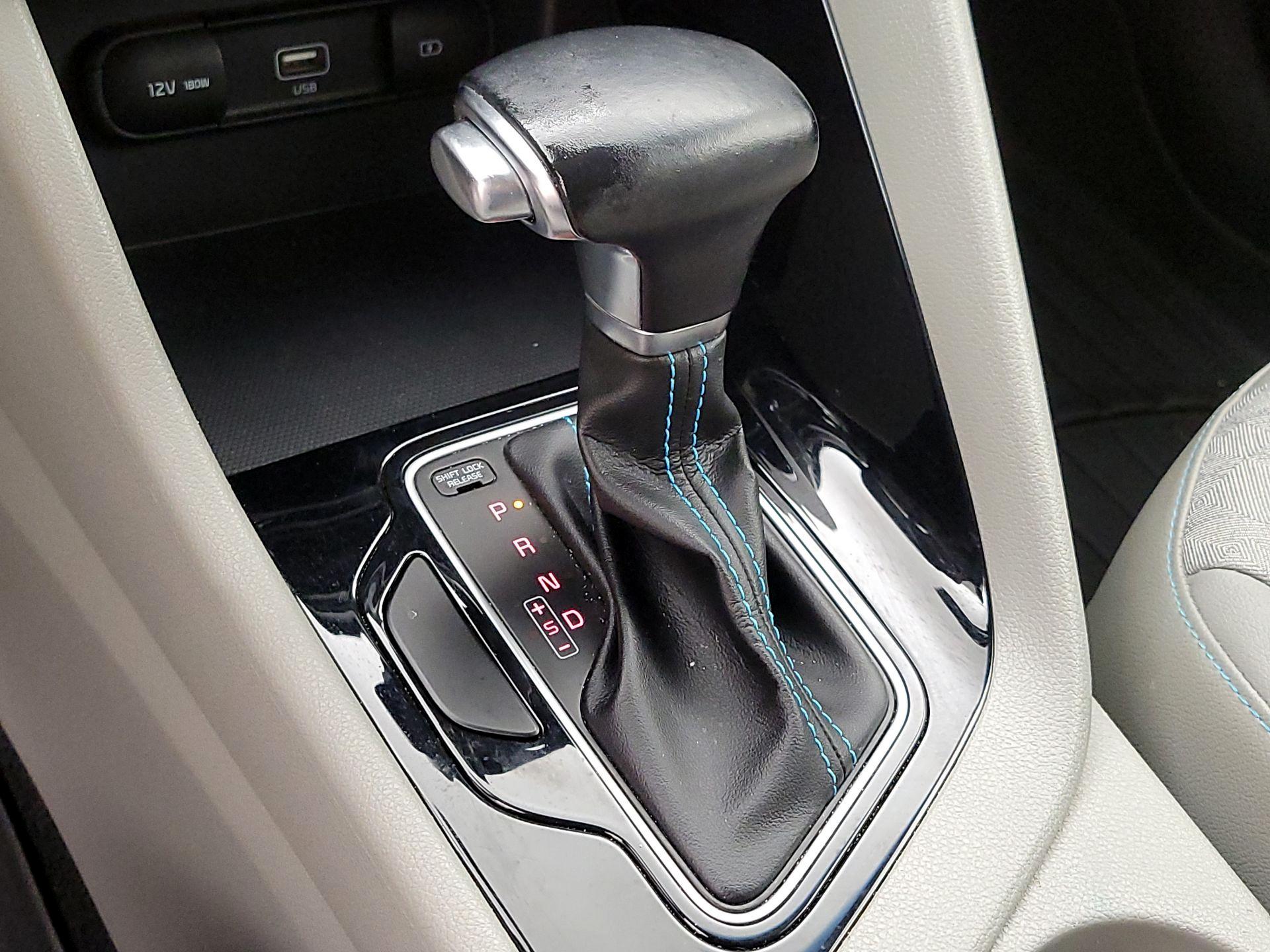 Thumbnail: 2020 Kia Niro - 17