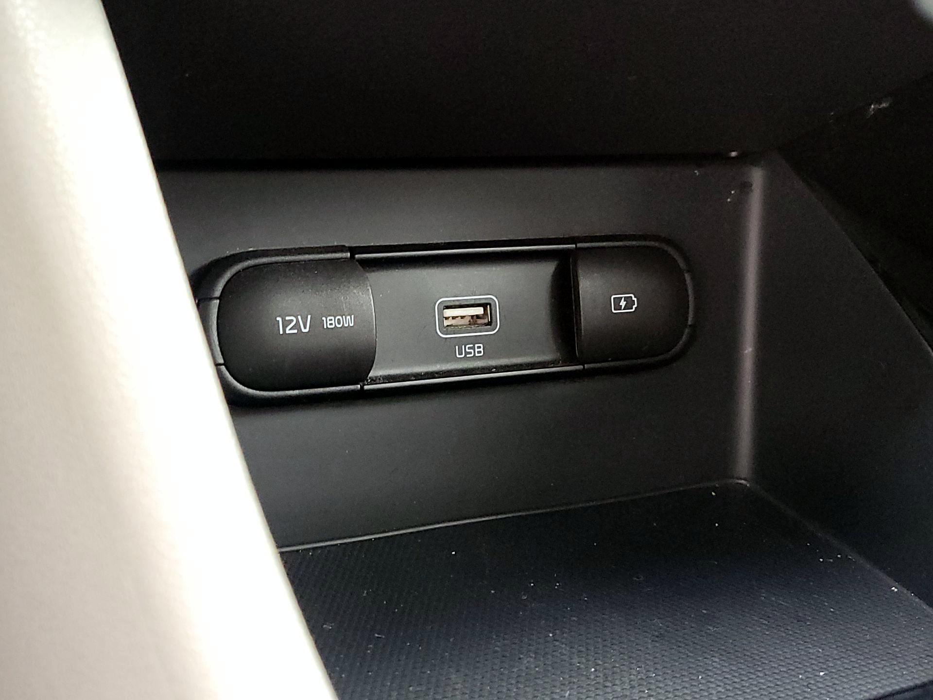 Thumbnail: 2020 Kia Niro - 18