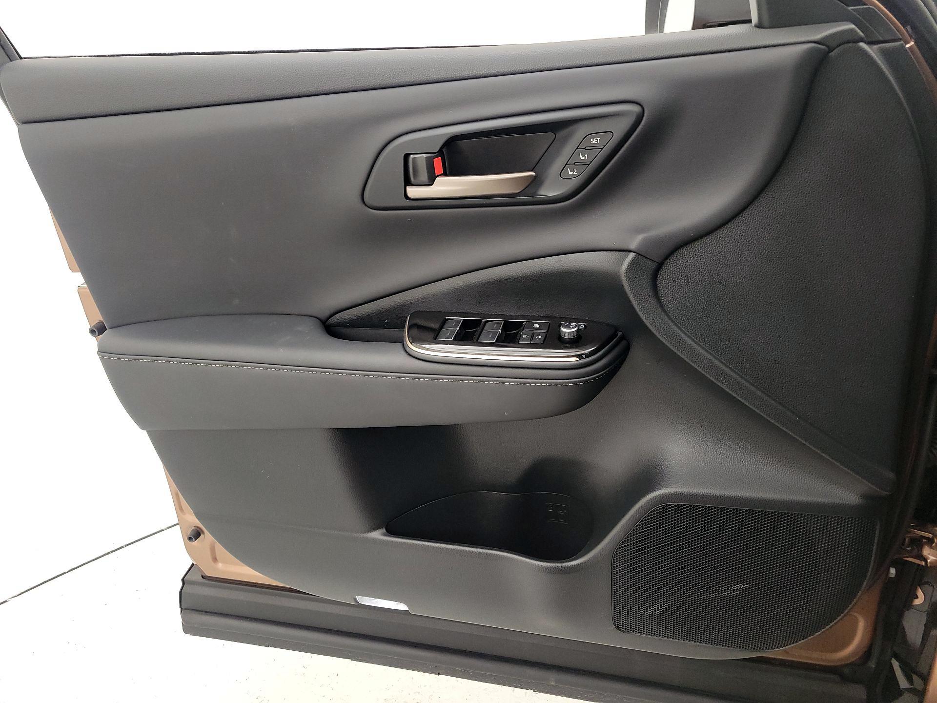 Thumbnail: 2025 Toyota Crown Signia - 12