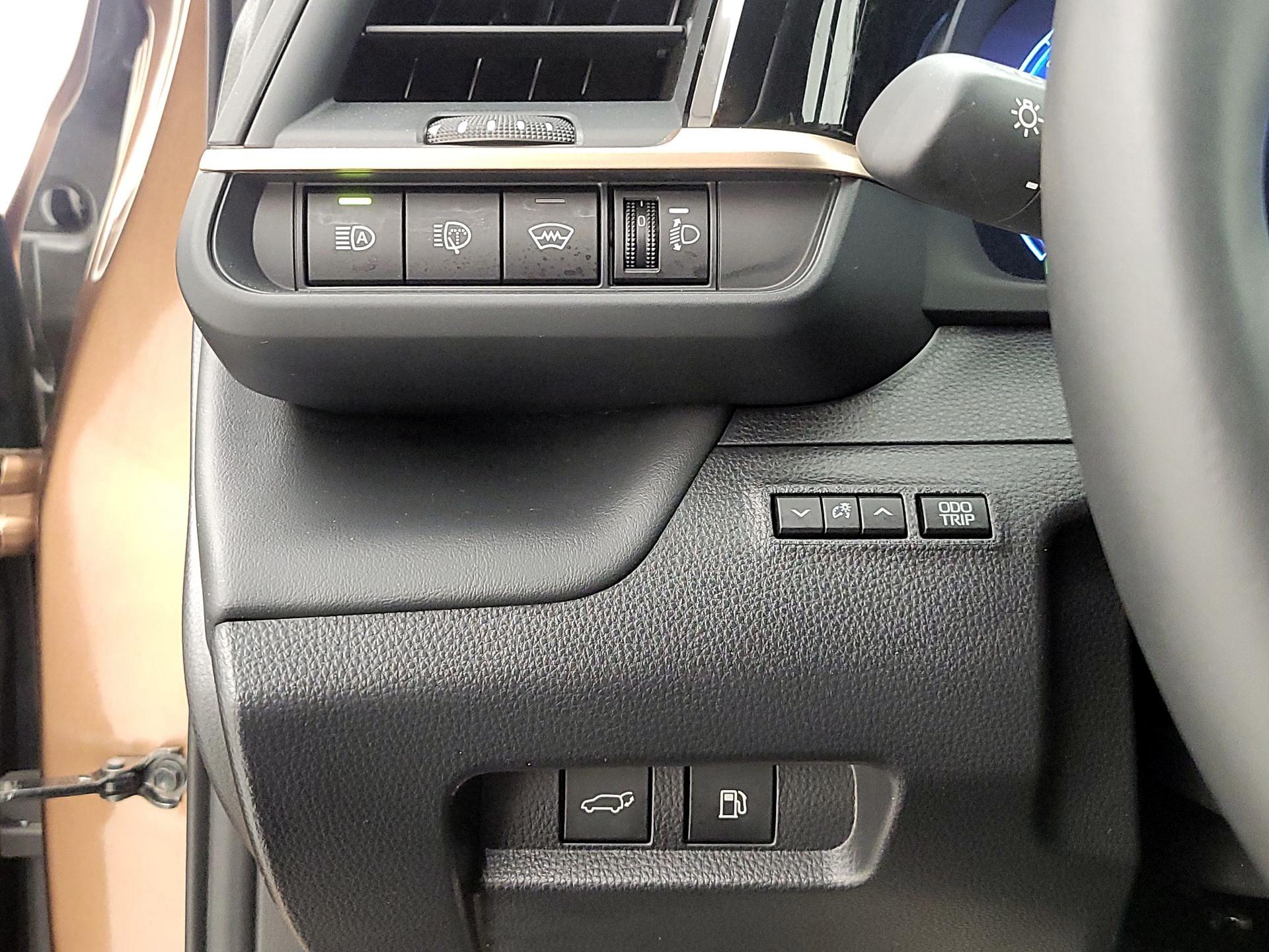 Thumbnail: 2025 Toyota Crown Signia - 13