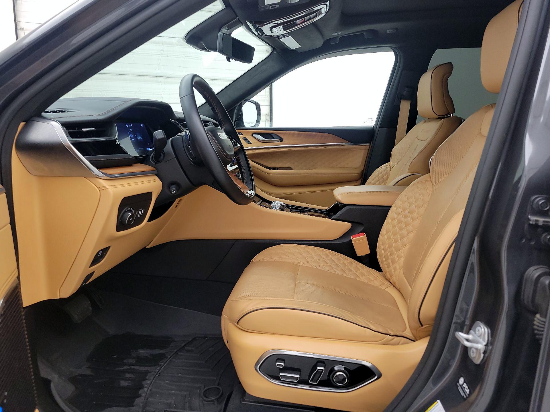 Thumbnail: 2022 Jeep Grand Cherokee - 11