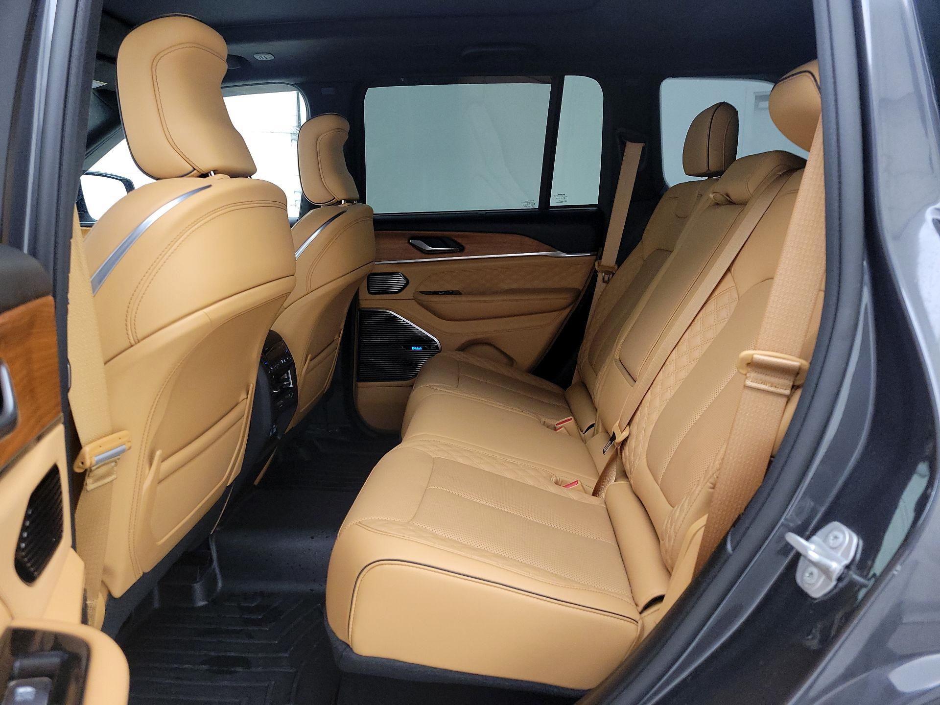 Thumbnail: 2022 Jeep Grand Cherokee - 19
