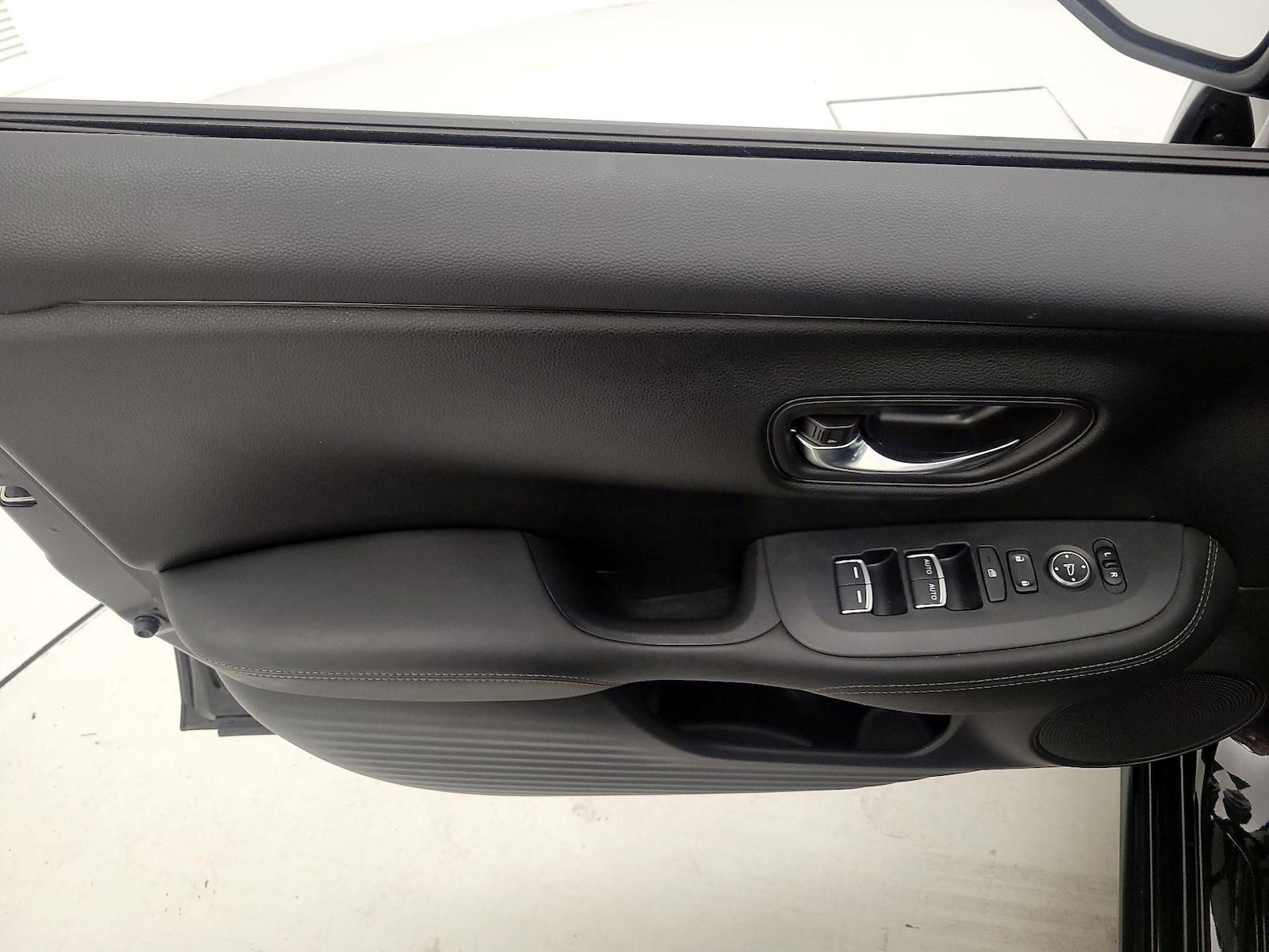 2025 Honda HR-V EX-L - Photo 13