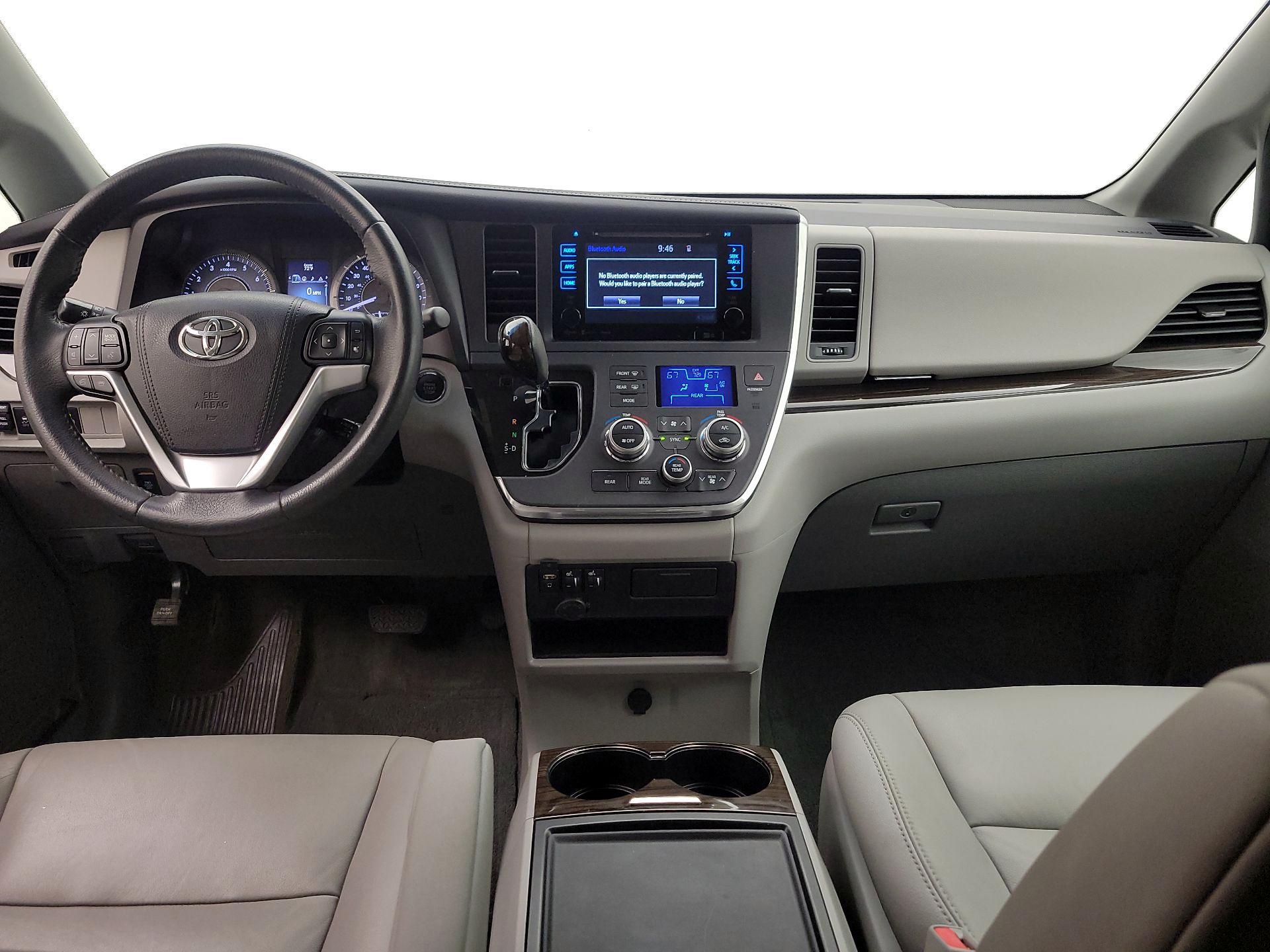 Thumbnail: 2017 Toyota Sienna - 9