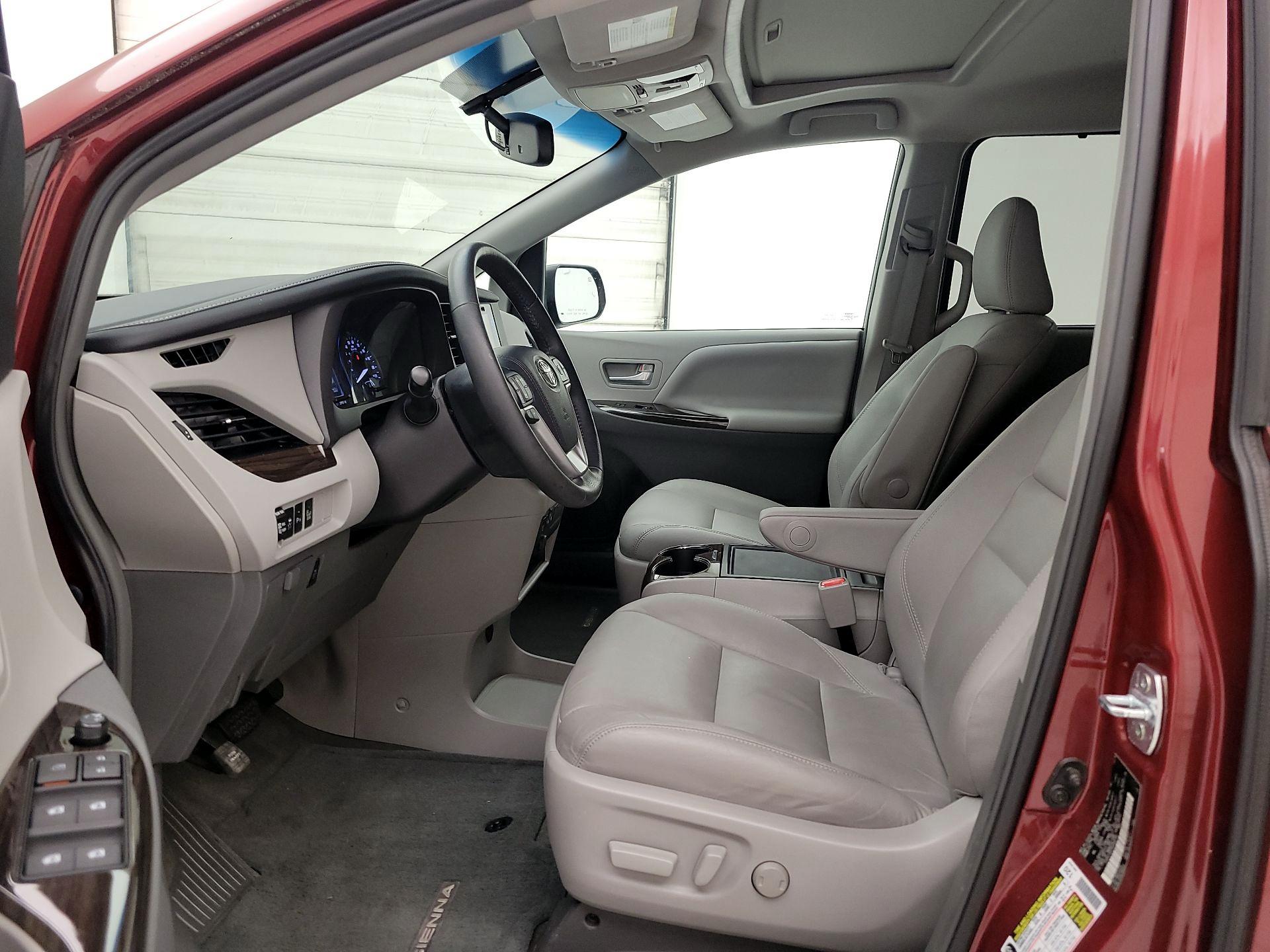 Thumbnail: 2017 Toyota Sienna - 11