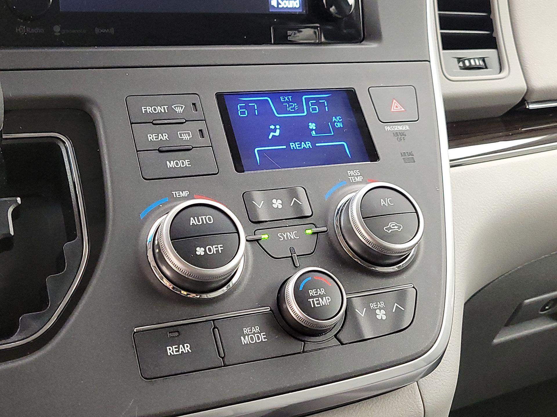 Thumbnail: 2017 Toyota Sienna - 16