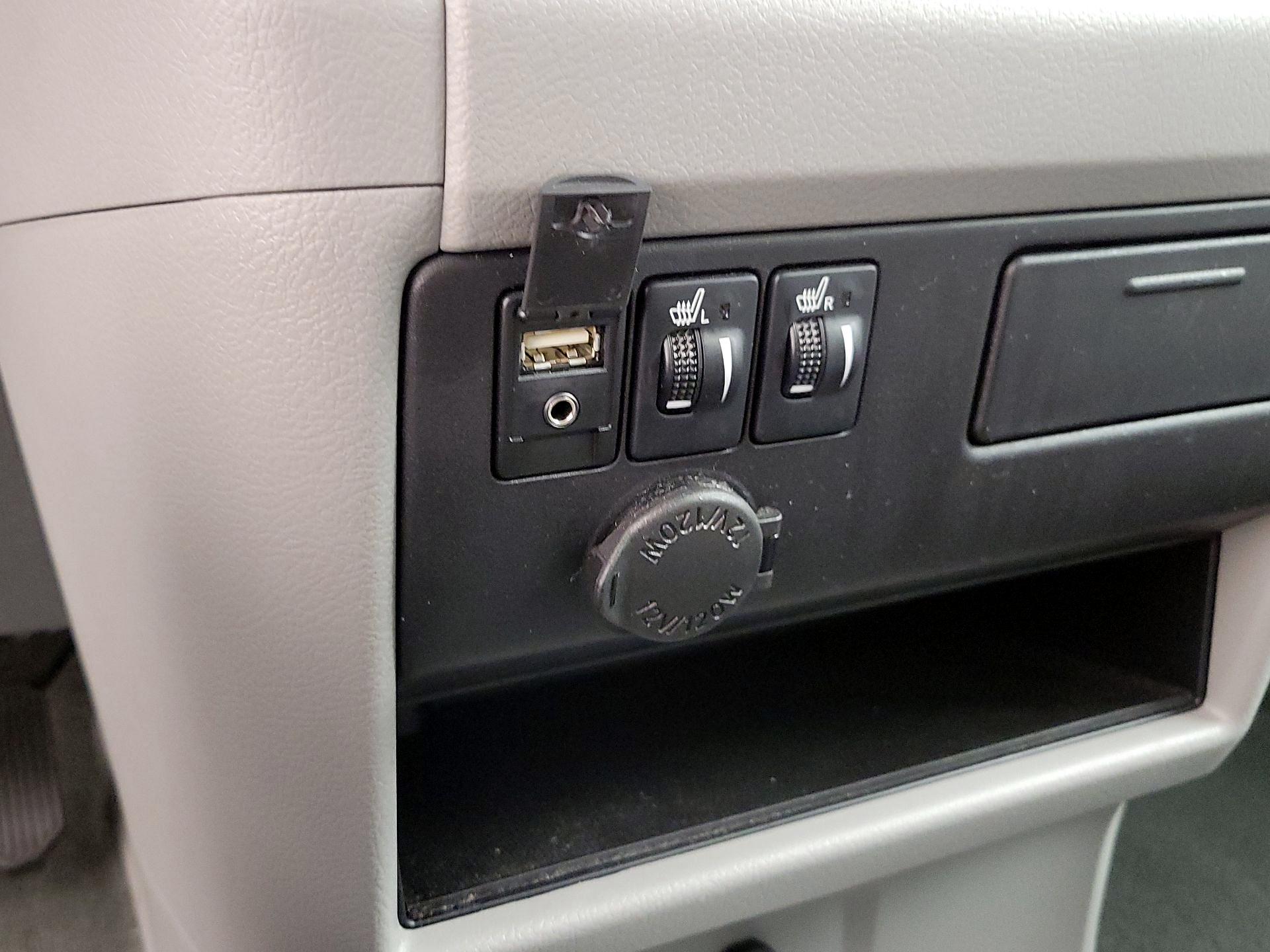 Thumbnail: 2017 Toyota Sienna - 18