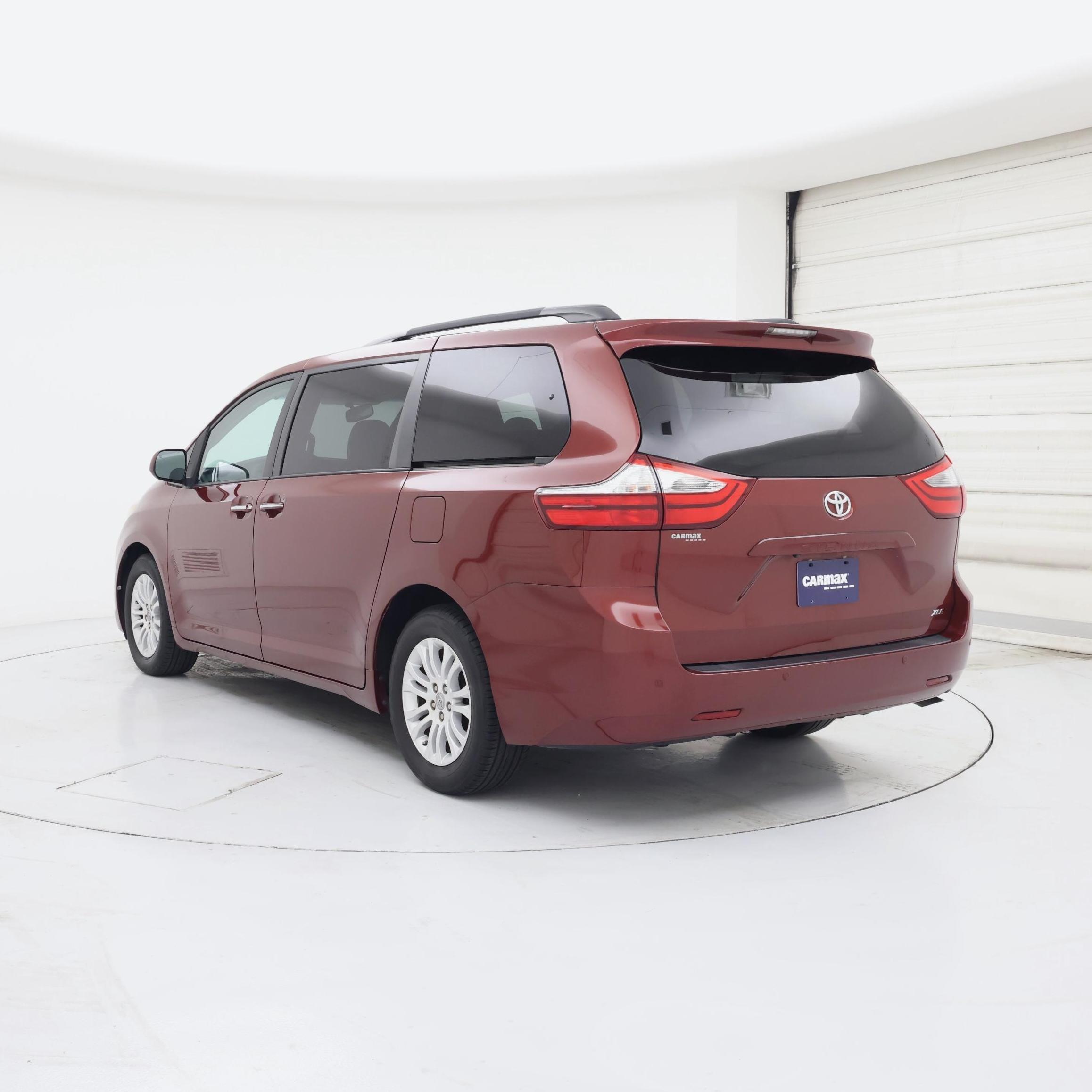 Thumbnail: 2017 Toyota Sienna - 2
