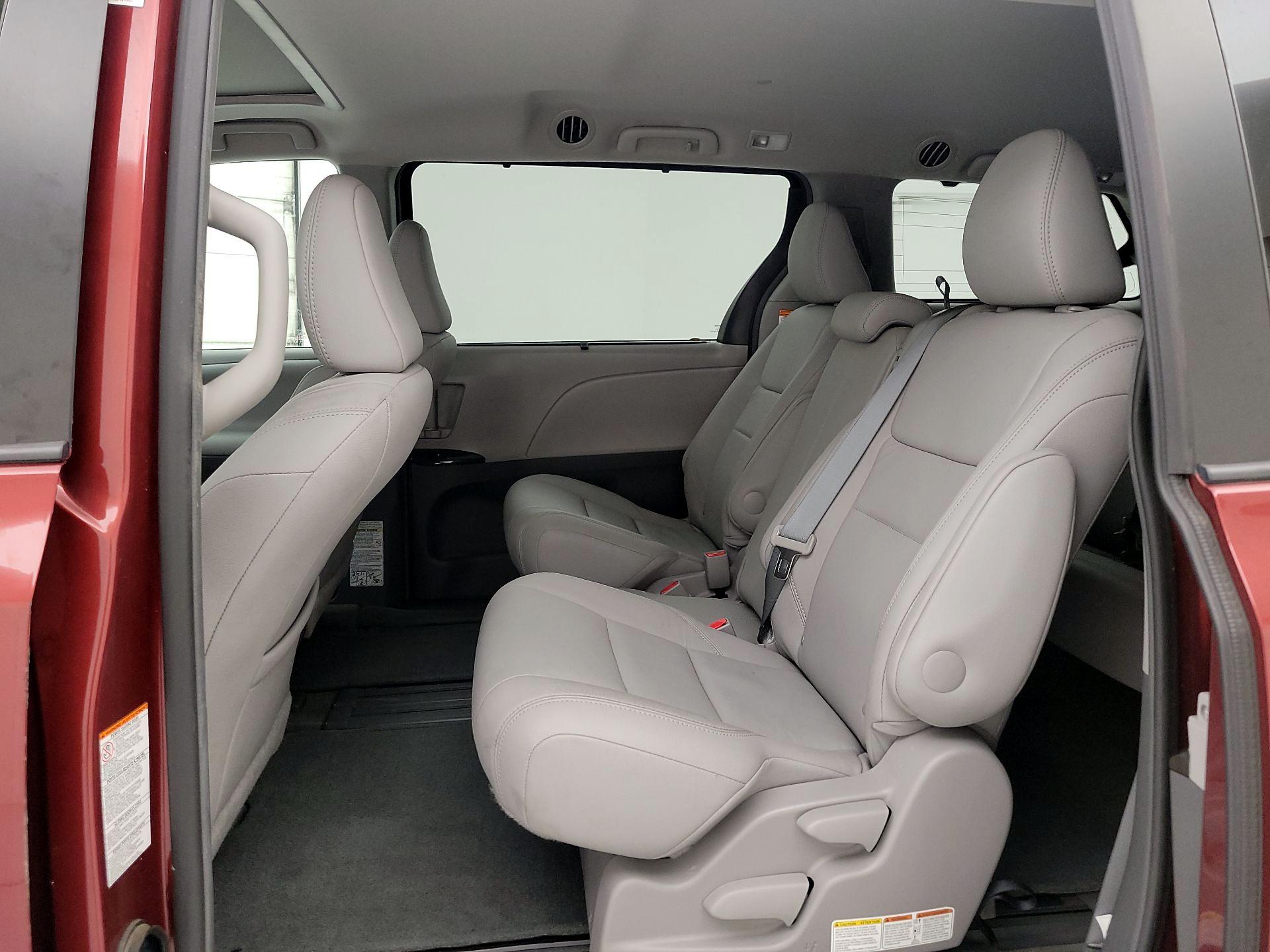 Thumbnail: 2017 Toyota Sienna - 19