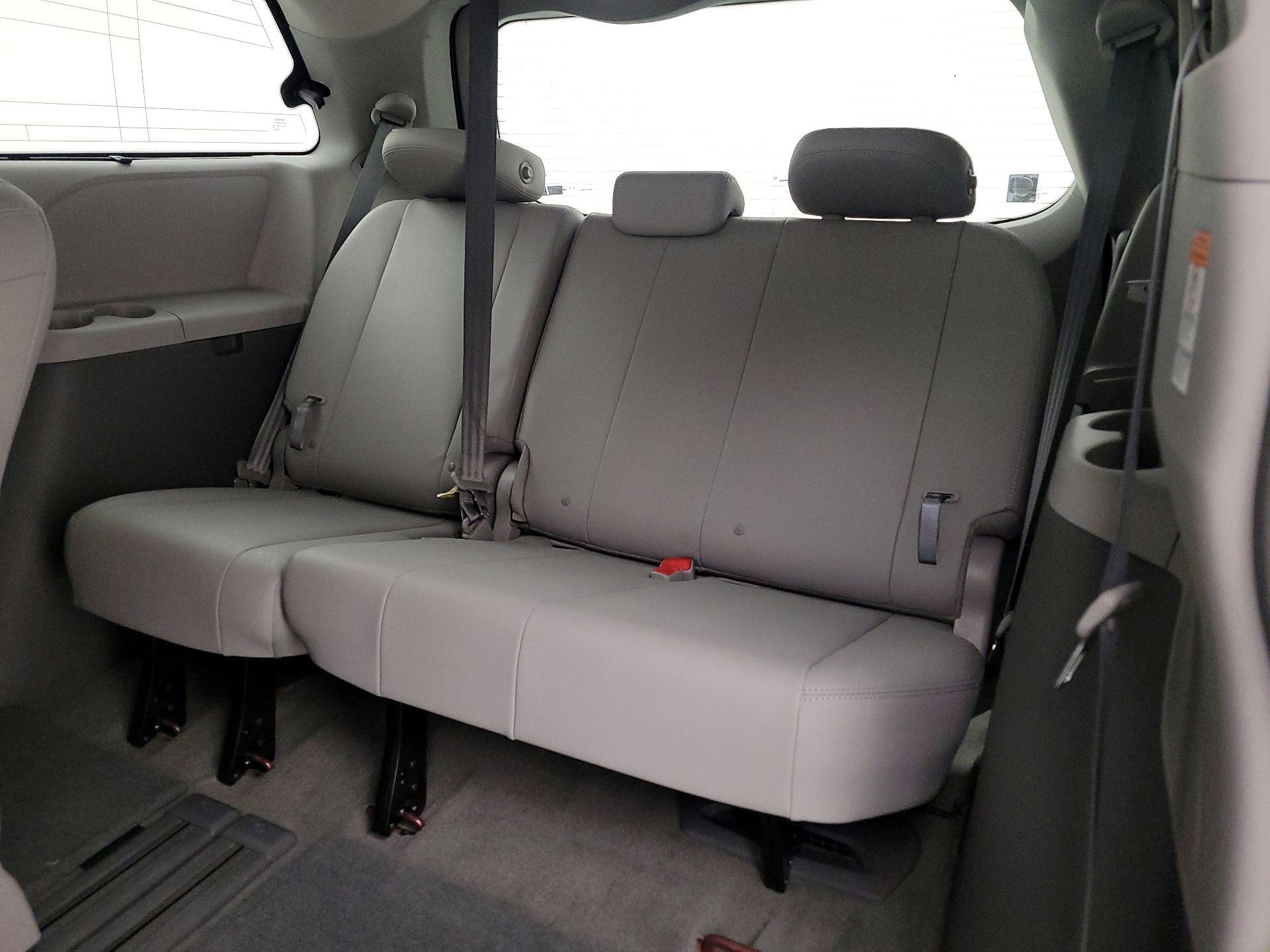Thumbnail: 2017 Toyota Sienna - 20