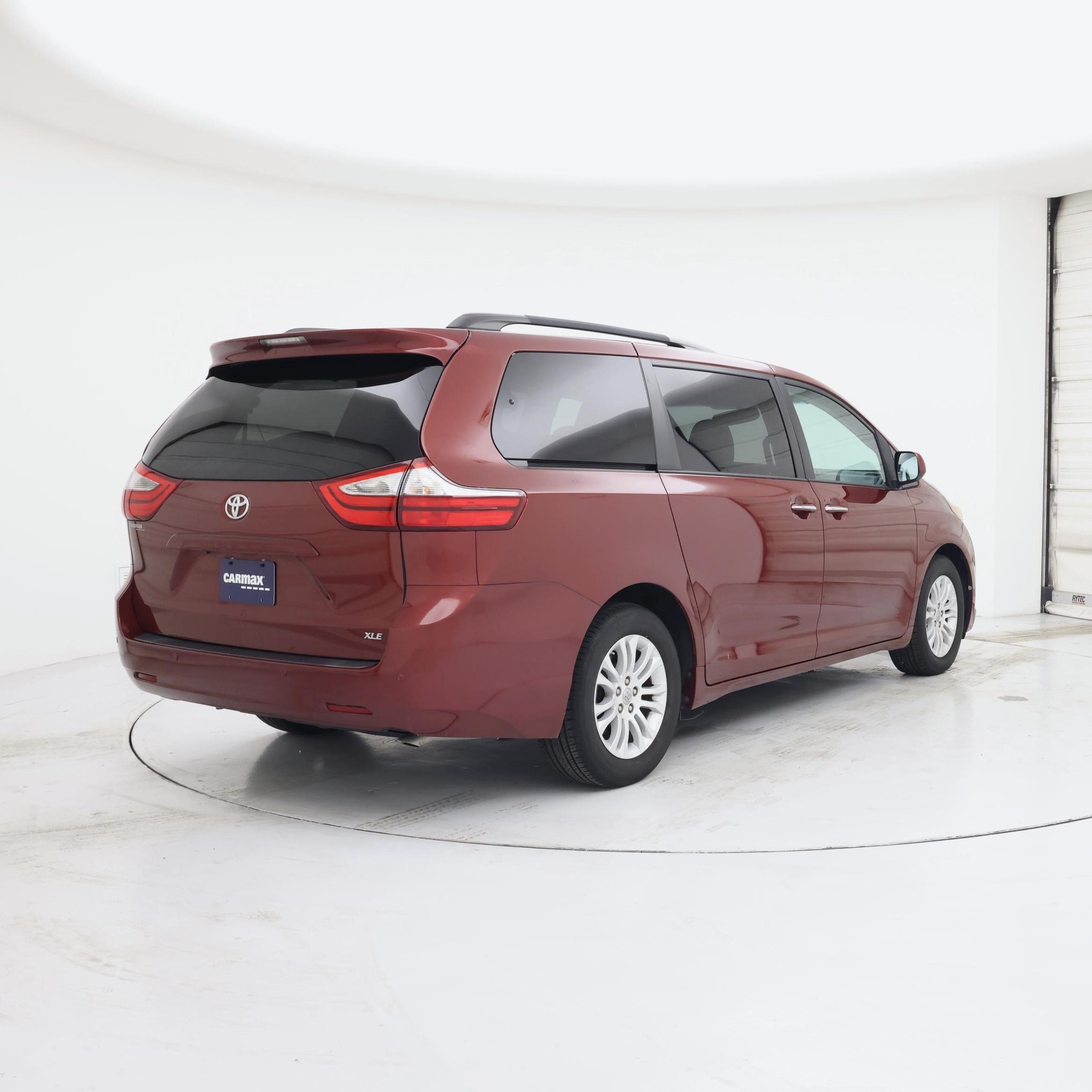 Thumbnail: 2017 Toyota Sienna - 8