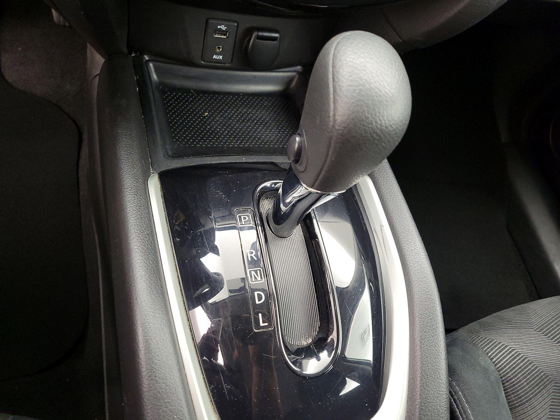 Thumbnail: 2016 Nissan Rogue - 15