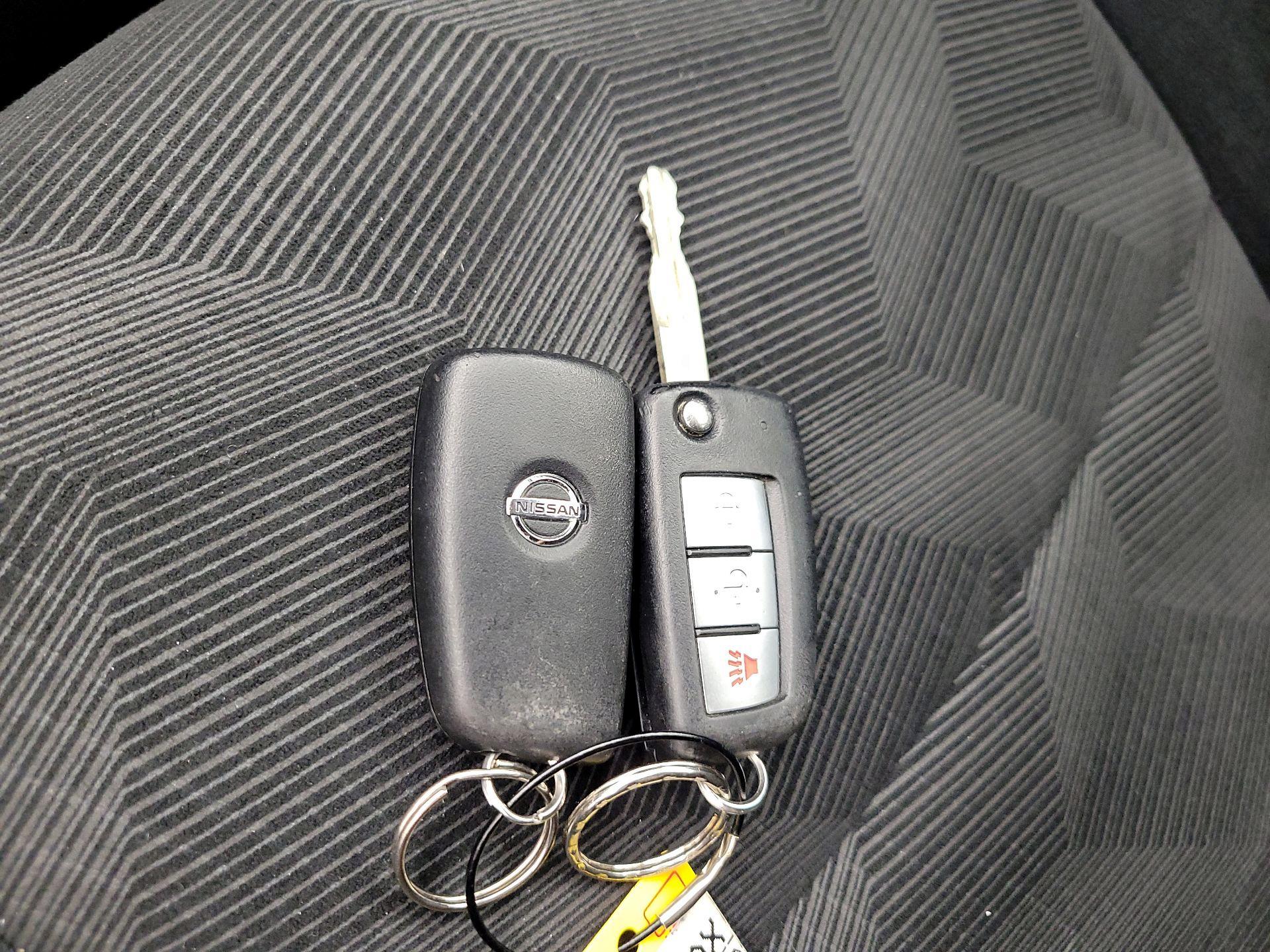 Thumbnail: 2016 Nissan Rogue - 18