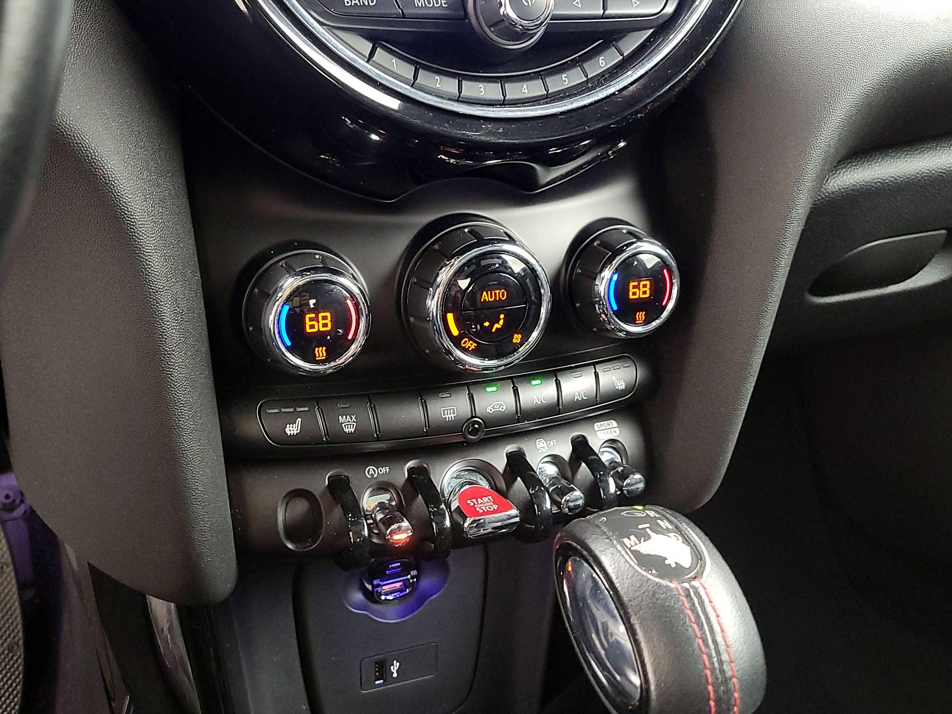 Thumbnail: 2019 MINI Cooper Hardtop - 16