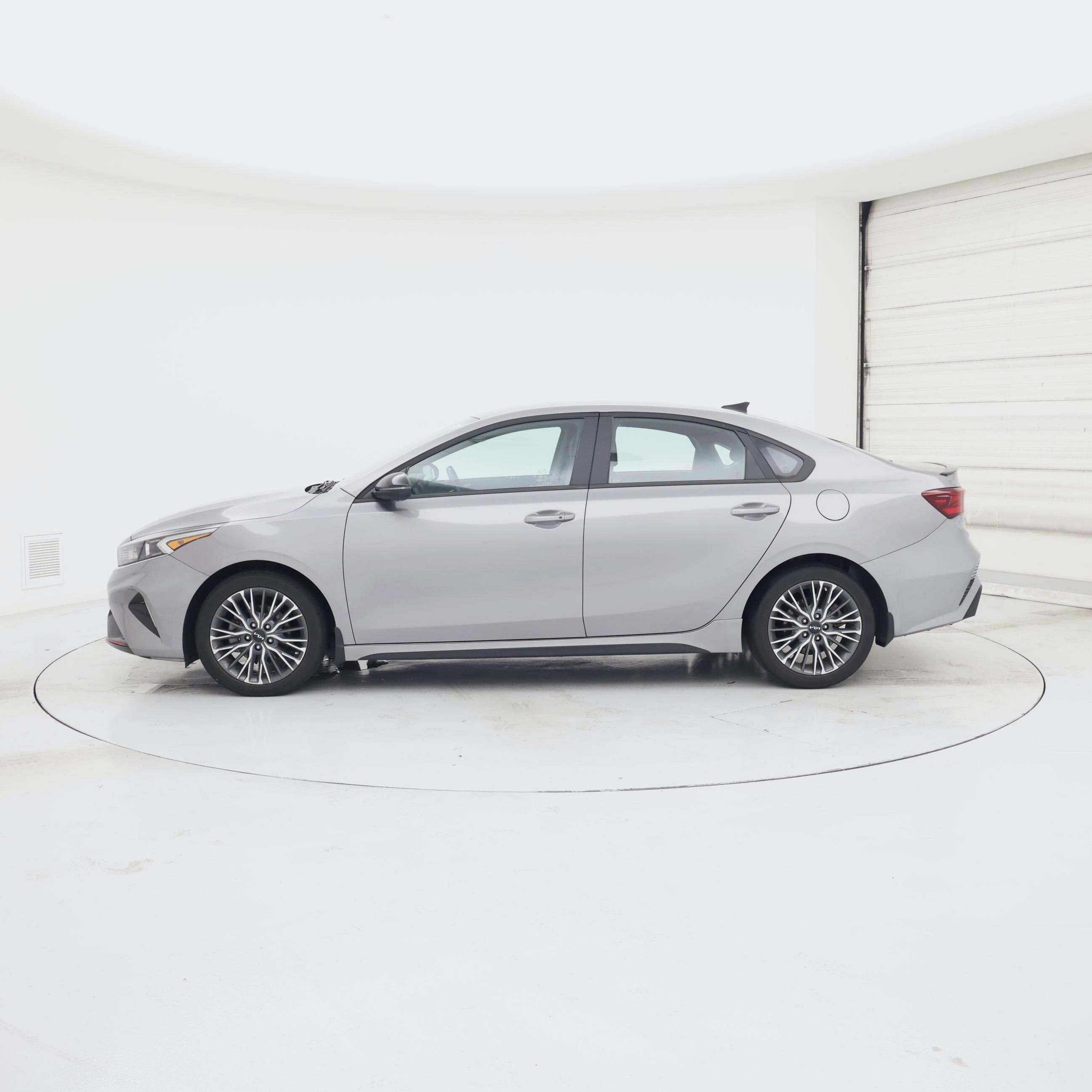 Thumbnail: 2023 Kia Forte - 3