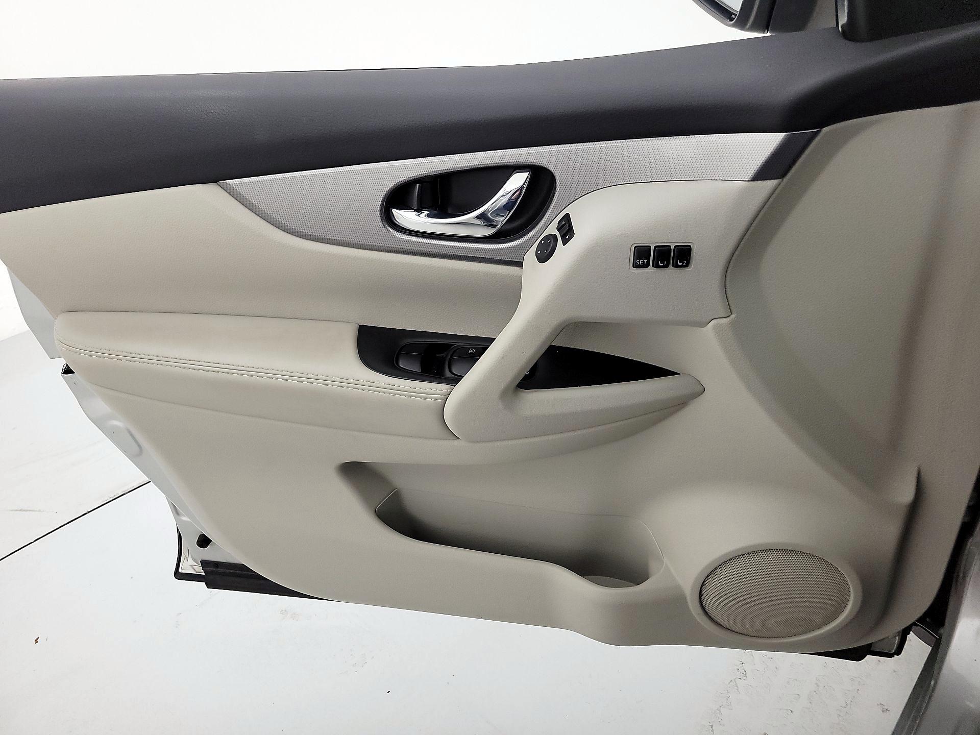 Thumbnail: 2020 Nissan Rogue Sport - 12